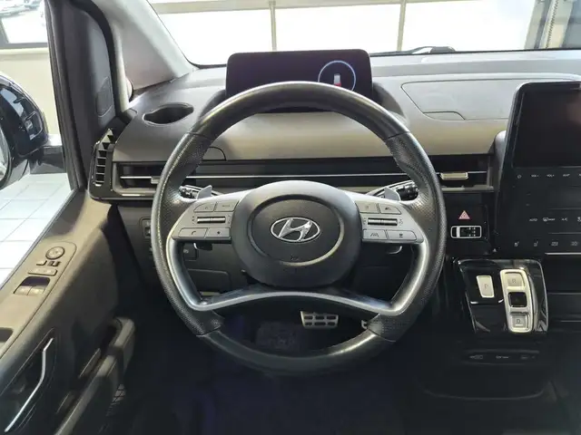 Hyundai Staria view 10