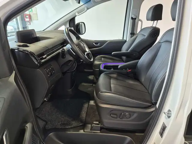 Hyundai Staria view 8
