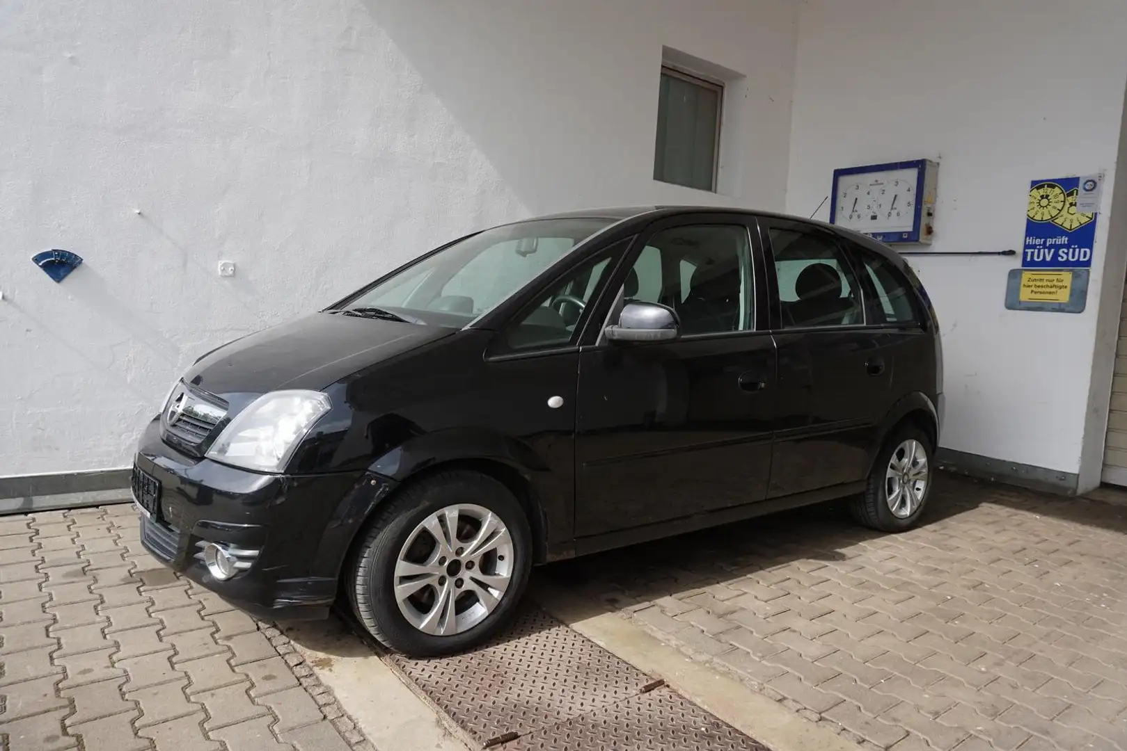 Opel Meriva 1.6 16V PDC SHZ Radio Klima Schwarz - 1