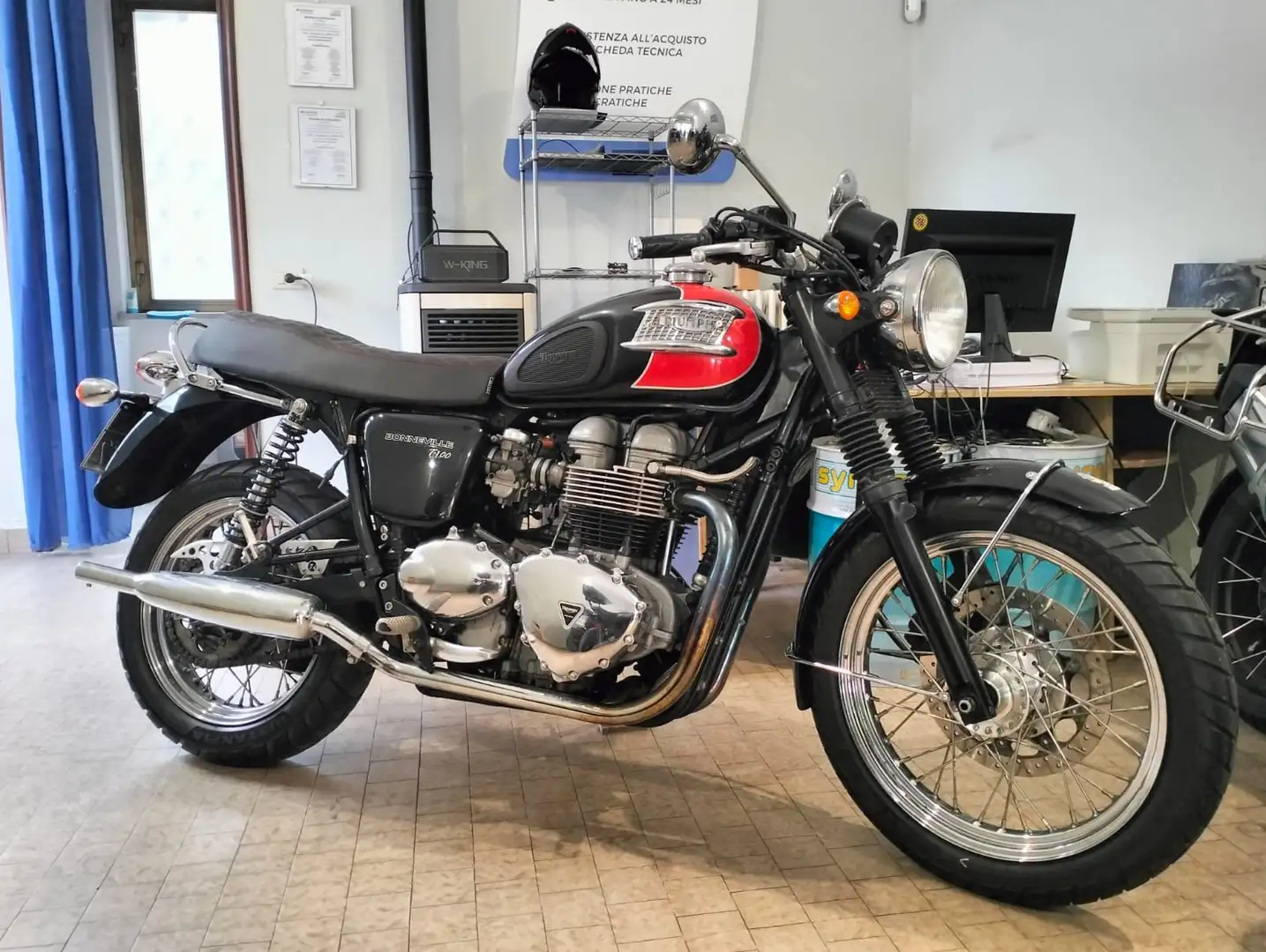 Triumph Bonneville T100 Nero - 1
