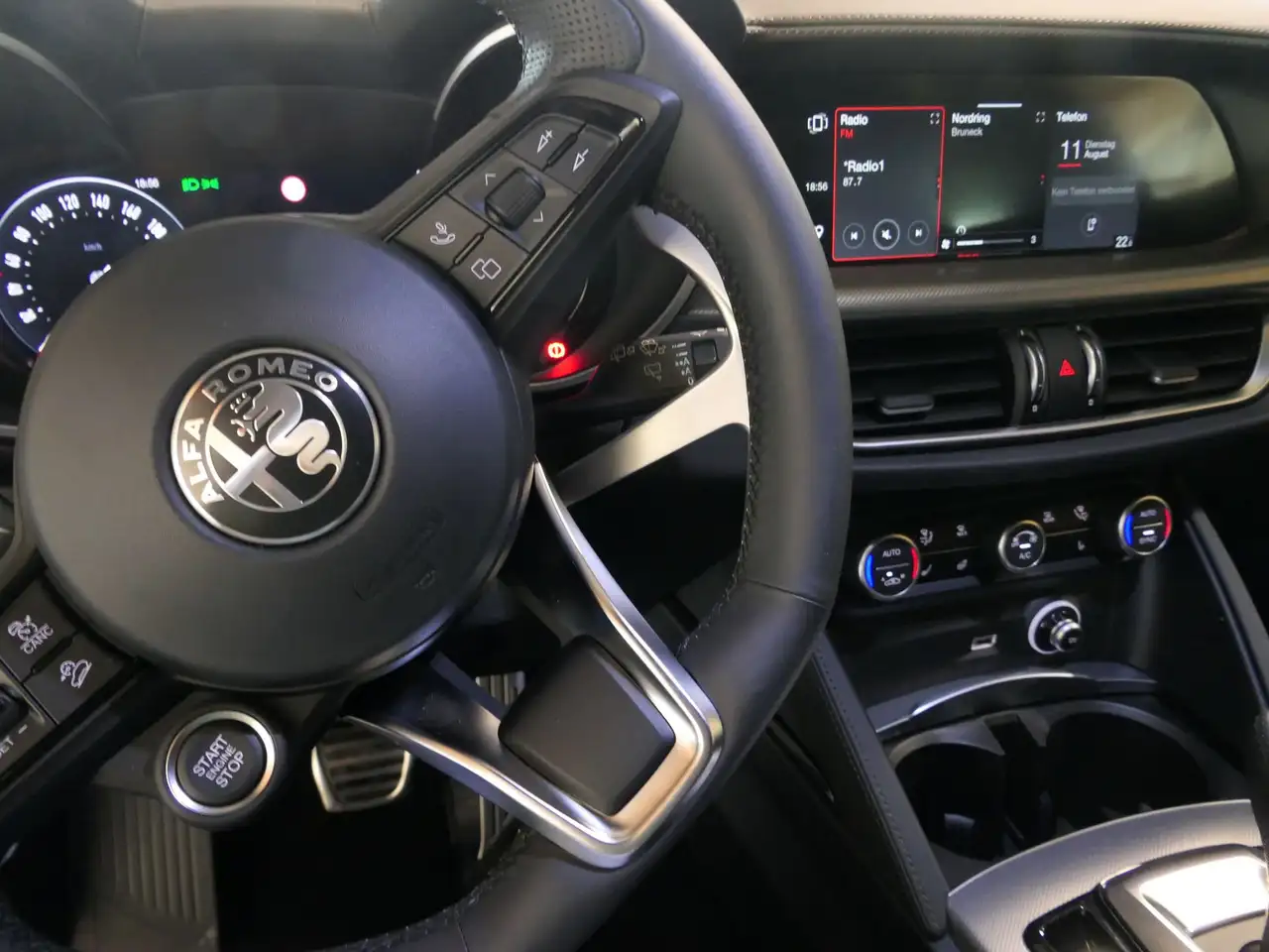 Alfa Romeo Stelvio 2025 — фото 12