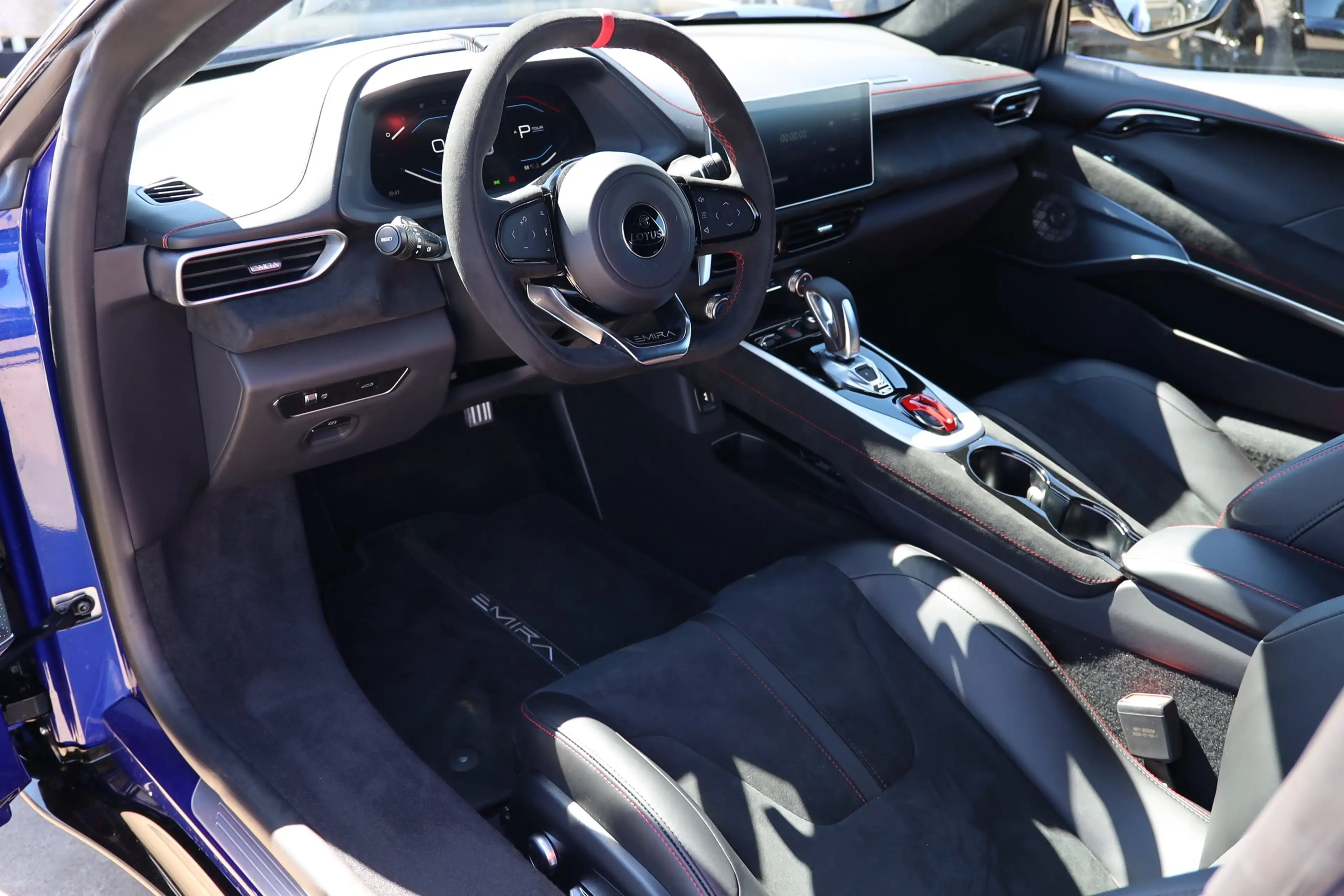 Lotus Emira V6 SE — photo 10