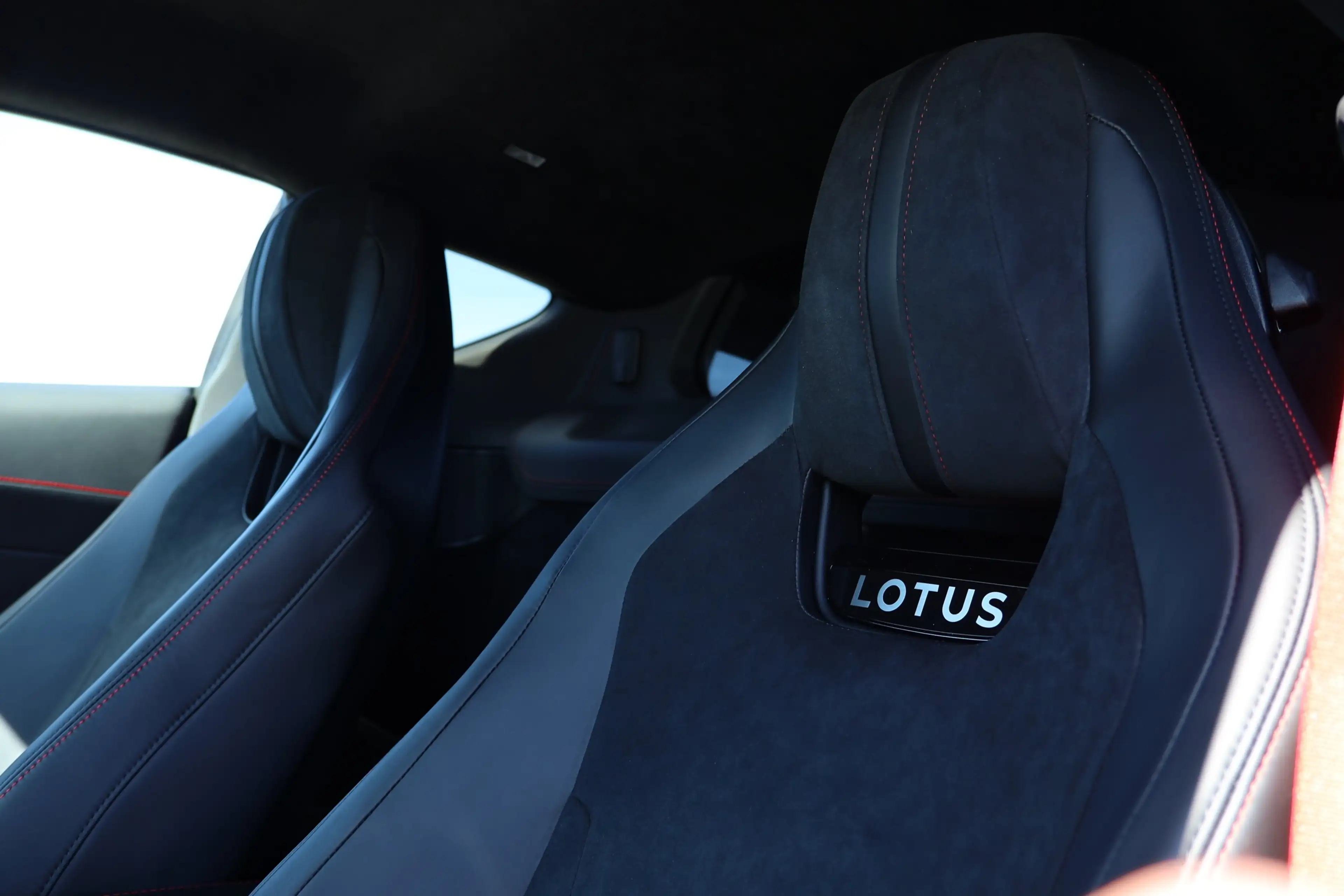 Lotus Emira V6 SE — photo 12