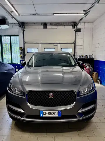 Jaguar F-Pace 2.0d i4 Chequered Flag awd 180cv auto my20