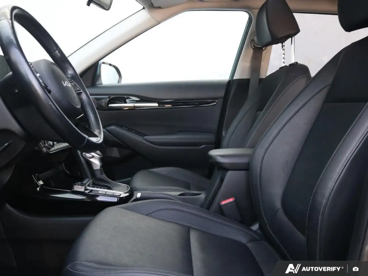Kia Seltos снимка Kia Seltos