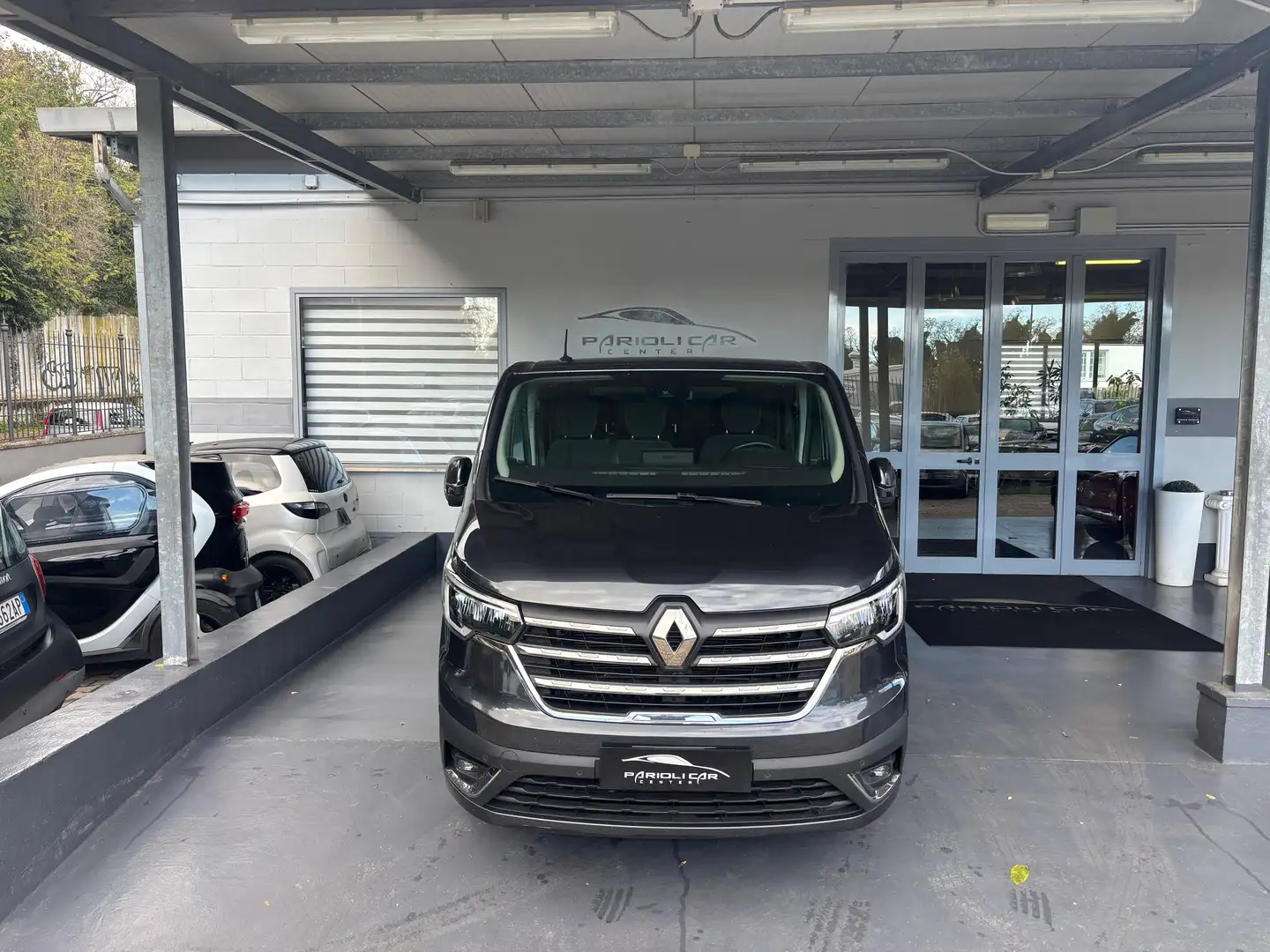 Renault Trafic 9 Posti BluedCi 150CV EDC Grigio - 2