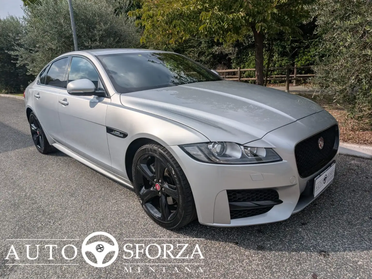Jaguar XF 2.0d R-Sport Awd 240cv Automatic Sedan Tagliandata Argento - 1