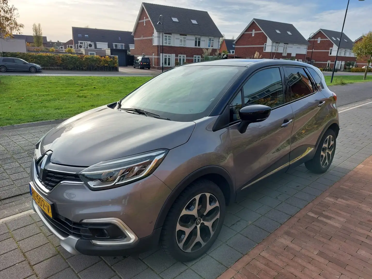 Renault Captur Captur 0.9 TCe Intens met veel opties. Šedá - 2