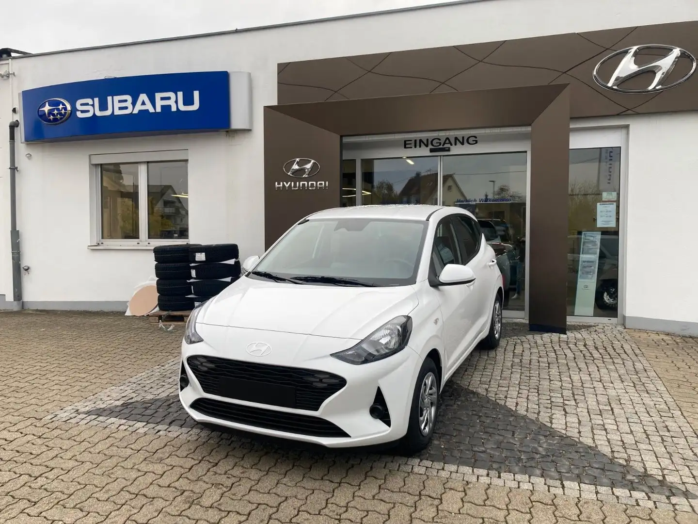 Hyundai i10 1.0 Select M/T mit Navi Weiß - 2