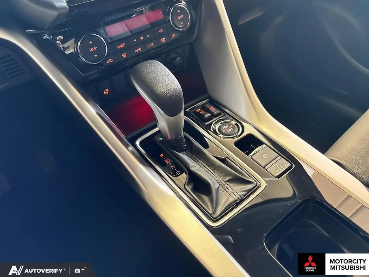 Mitsubishi Eclipse Cross снимка Mitsubishi Eclipse Cross