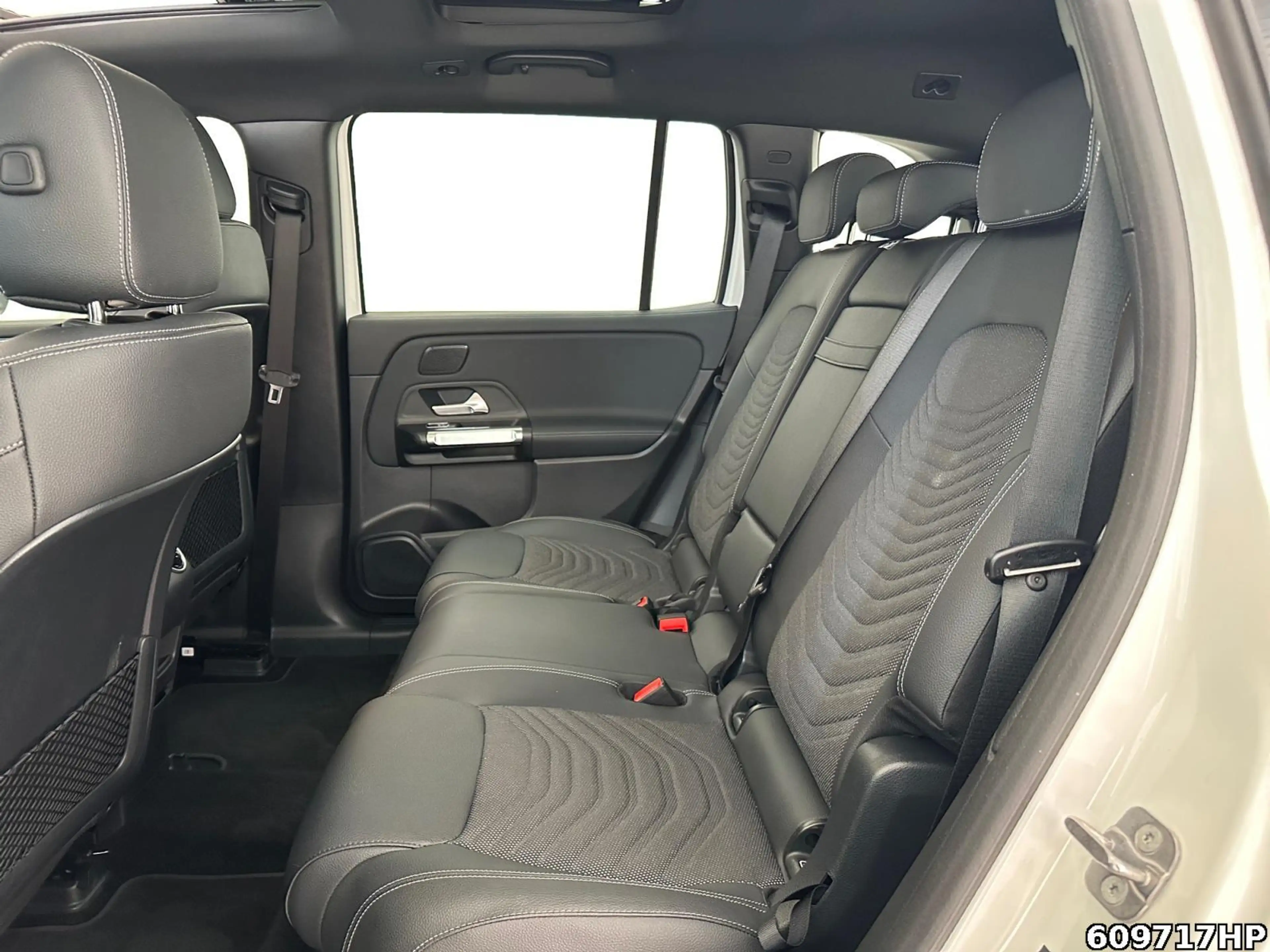 Mercedes-Benz EQB 300 4M Progressive Pano AHK 360° Lenkradhz. — photo 12