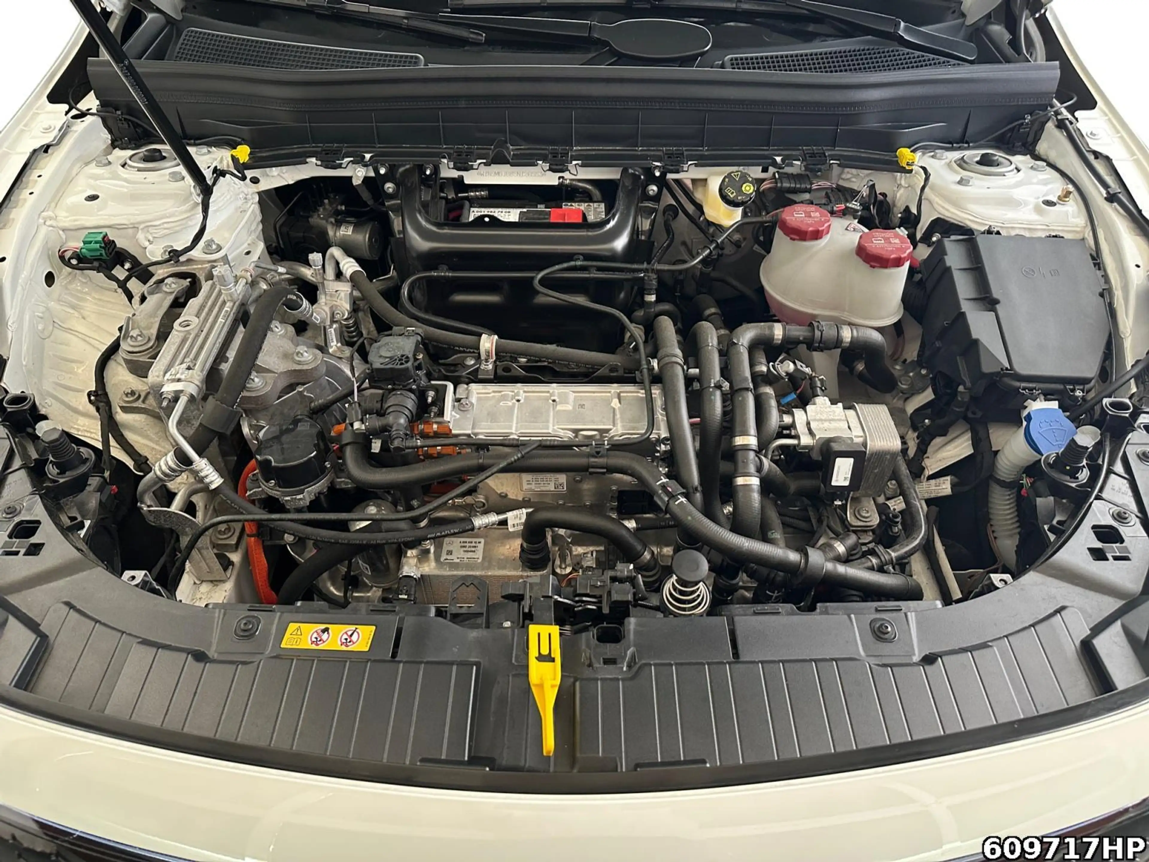 Mercedes-Benz EQB 300 4M Progressive Pano AHK 360° Lenkradhz. — photo 7