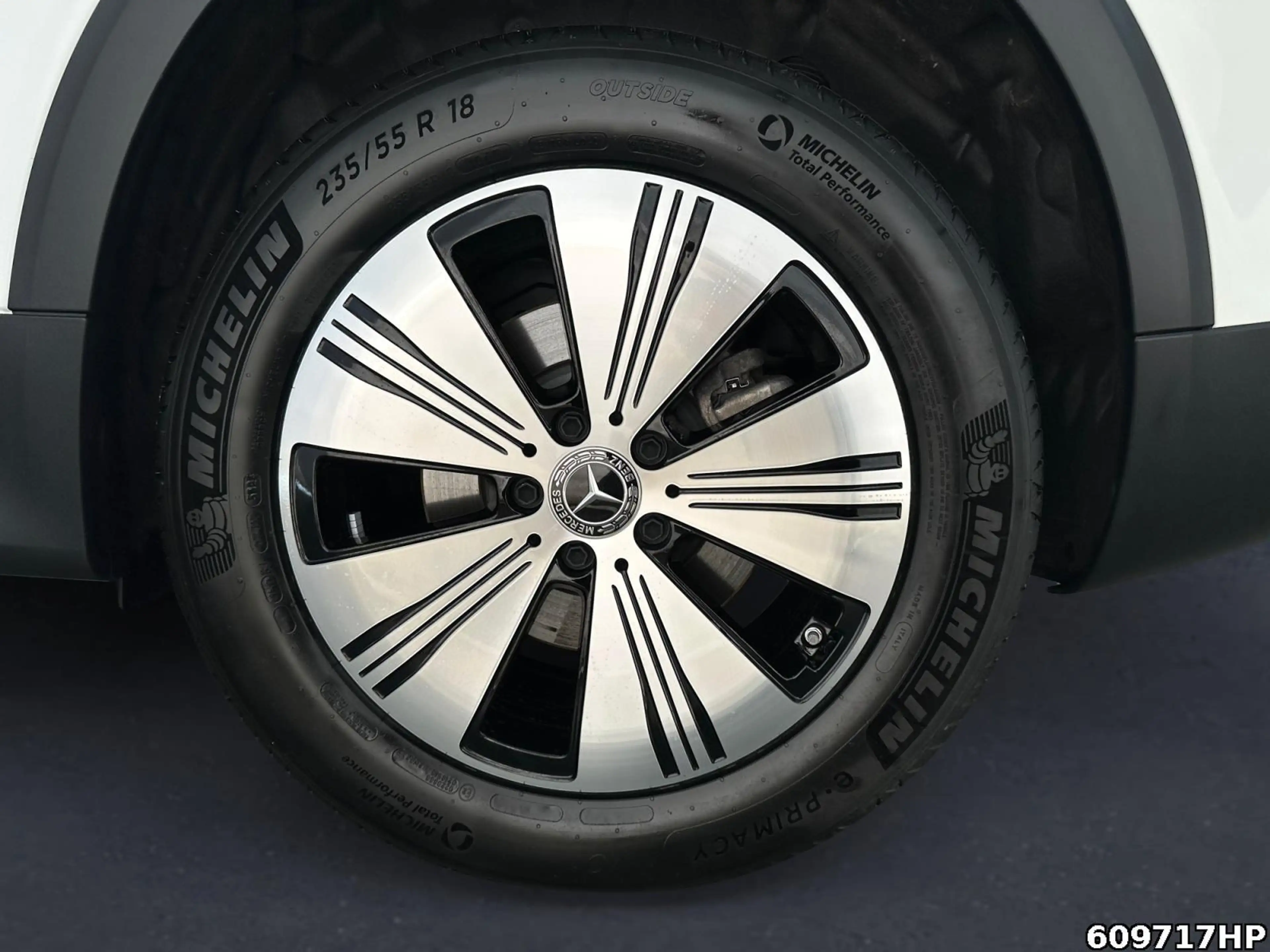 Mercedes-Benz EQB 300 4M Progressive Pano AHK 360° Lenkradhz. — photo 5