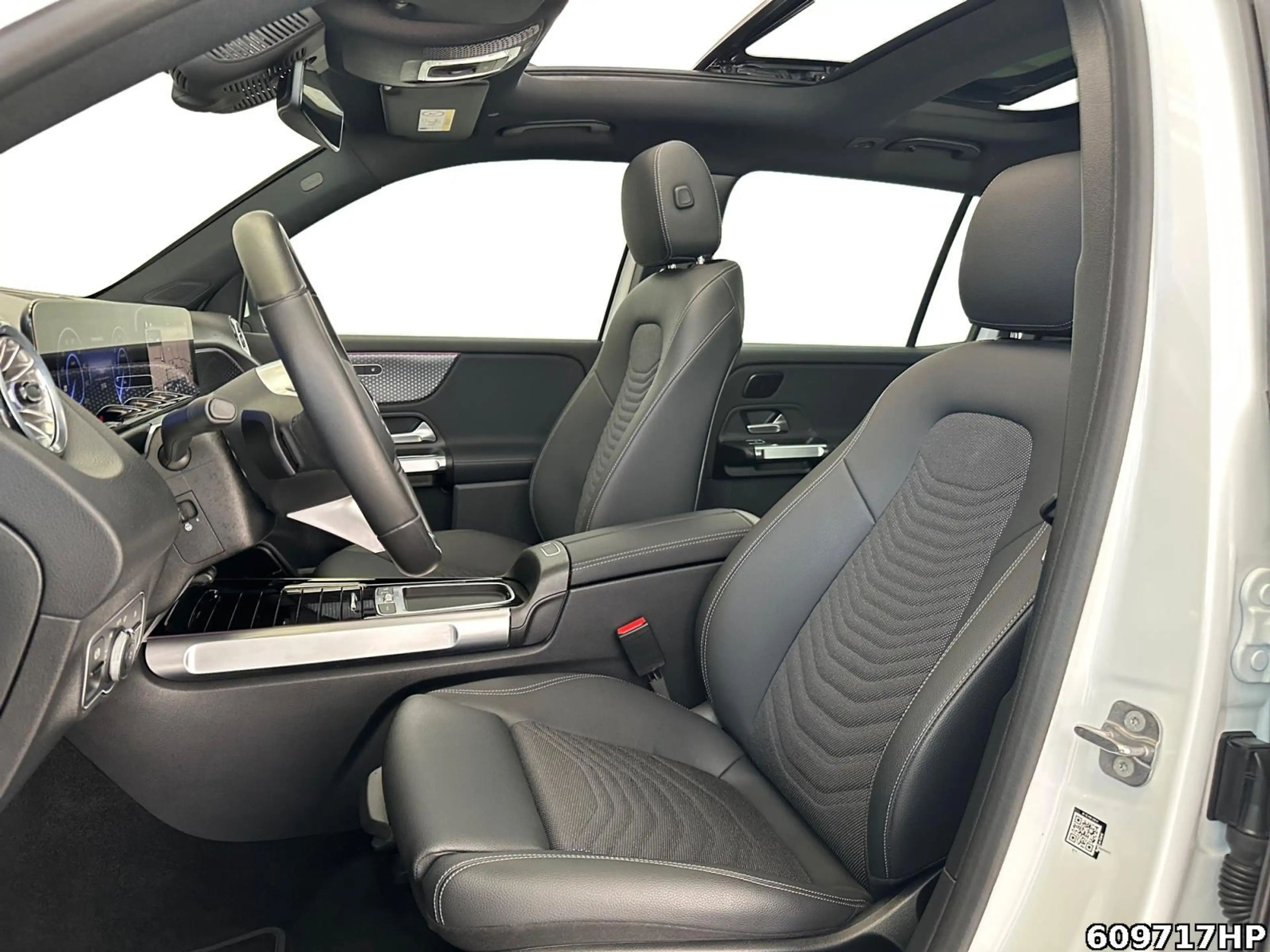 Mercedes-Benz EQB 300 4M Progressive Pano AHK 360° Lenkradhz. — photo 13