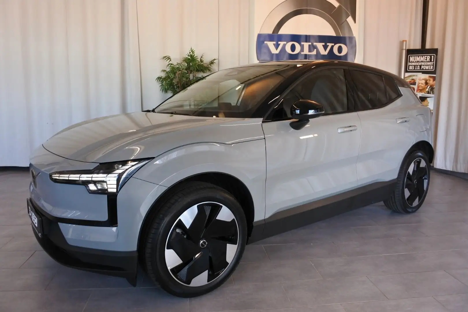 Volvo EX30 Plus 2WD Pure Elect. Gris - 2