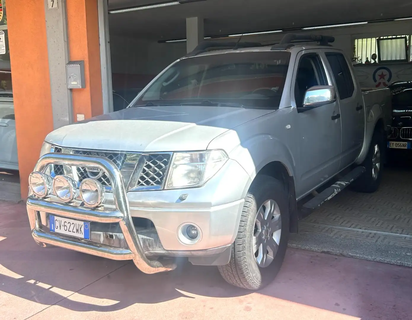 Nissan Navara Navara d.cab 2.5 dci Platinum 174cv Ezüst - 1