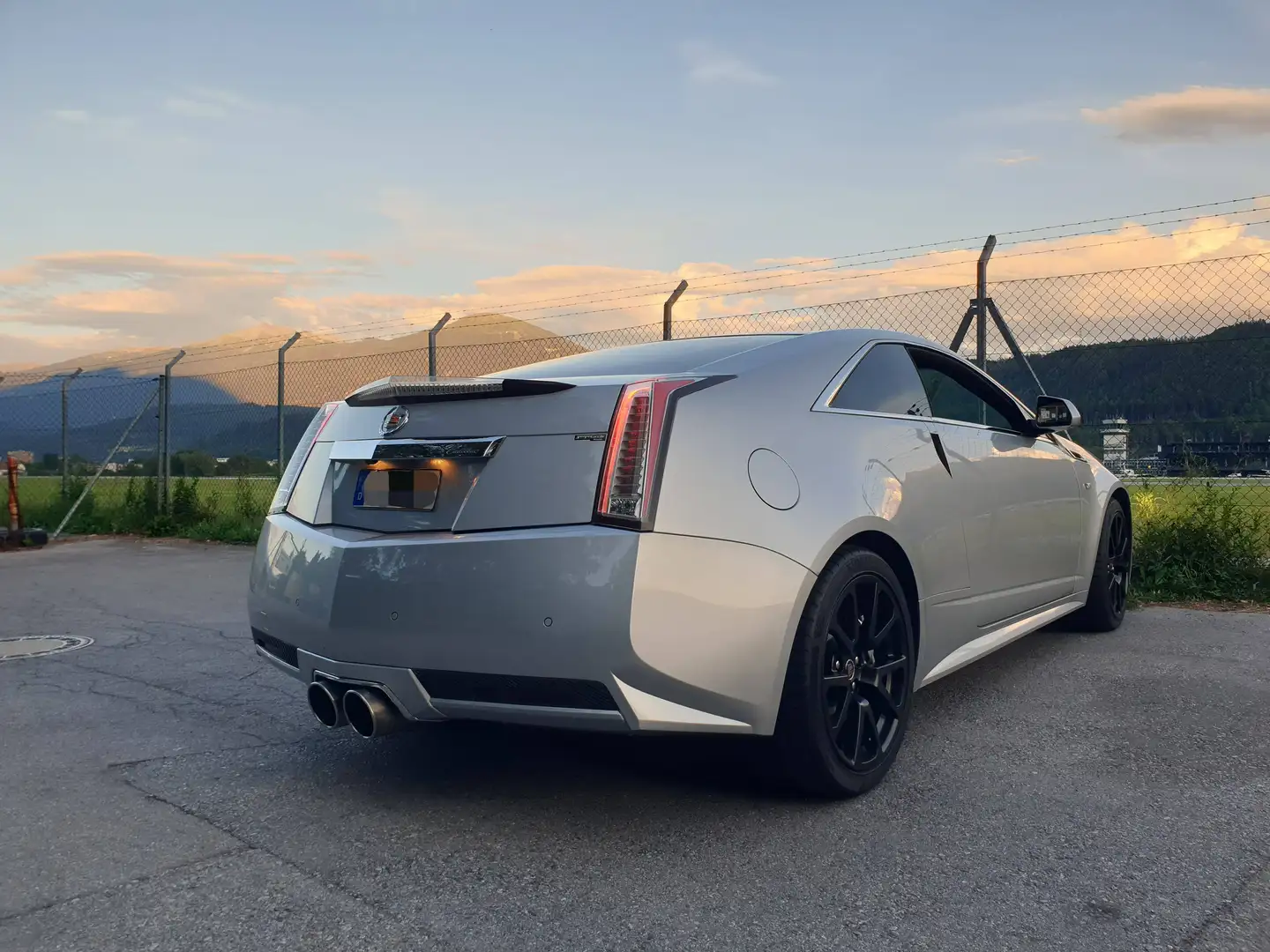 Cadillac CTS 6.2 V8 Supercharged Coupe Silber - 2
