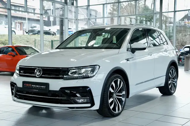 Volkswagen Tiguan view 3