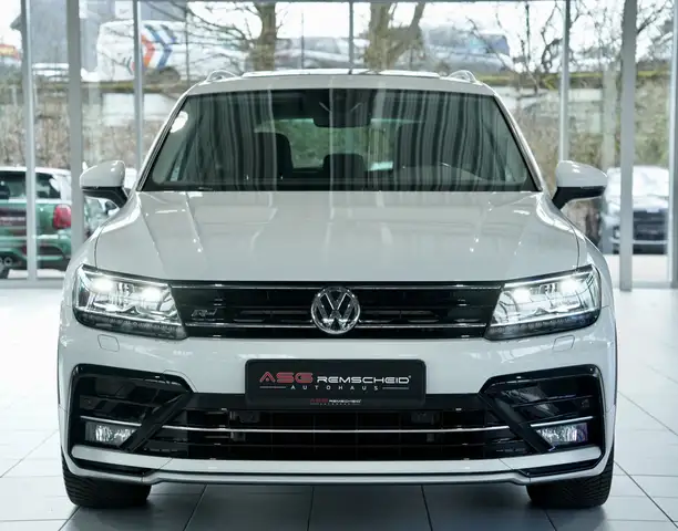 Volkswagen Tiguan view 2