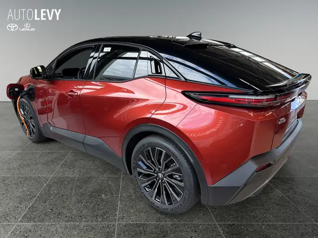 Toyota C-HR view 3