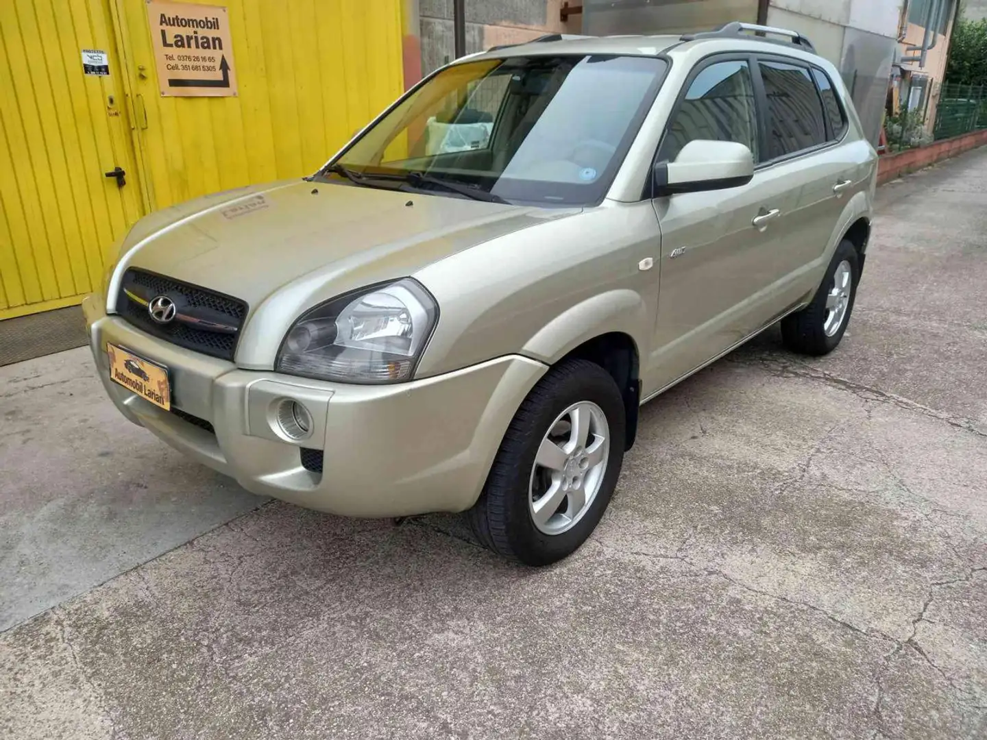 Hyundai TUCSON 2.0 CRDi VGT Active 4x4 NEOPATENTATI Beige - 1