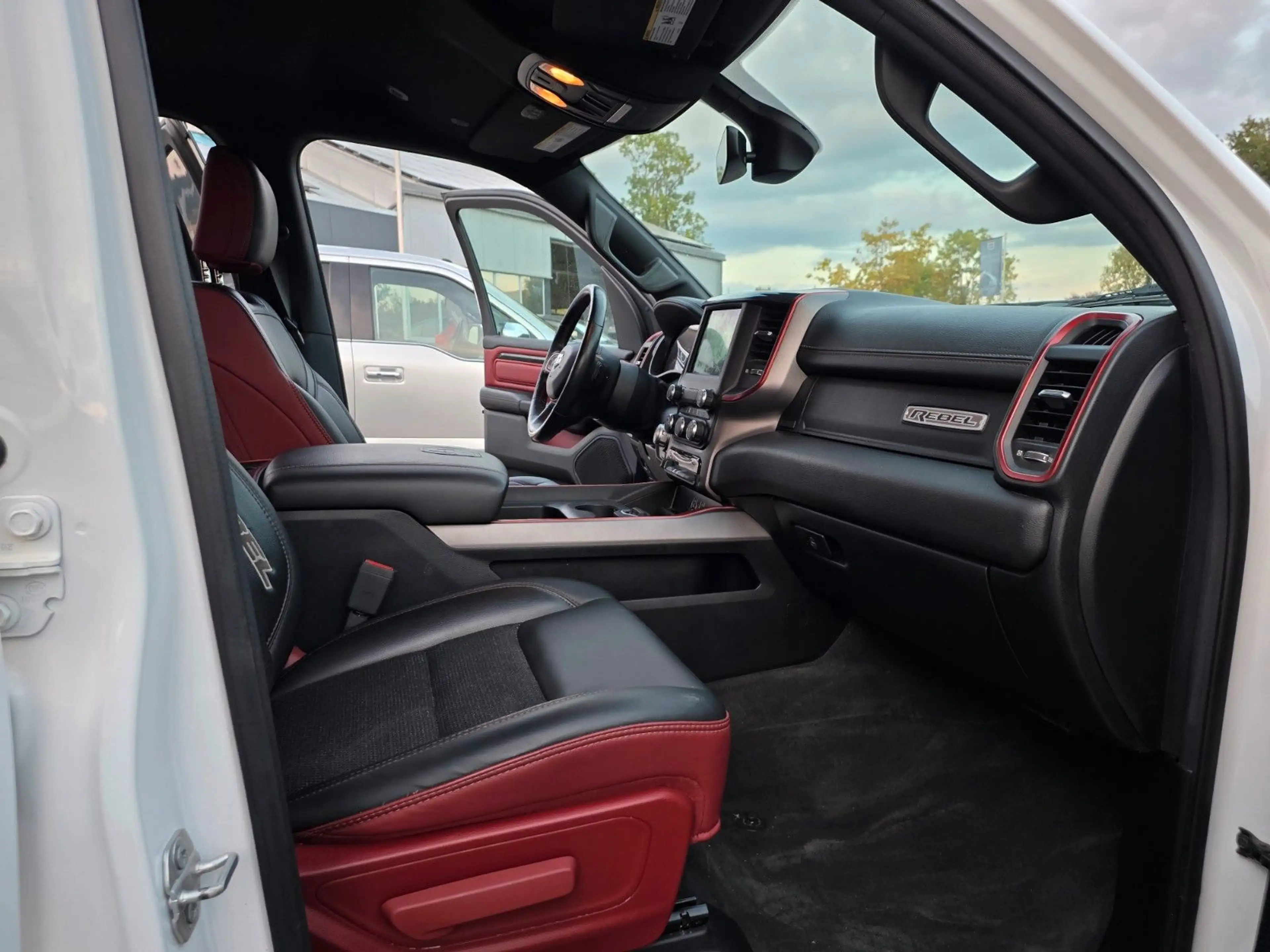 Dodge RAM Rebel 5,7 Hemi,4x4, Trailermirror,Keyless — photo 24