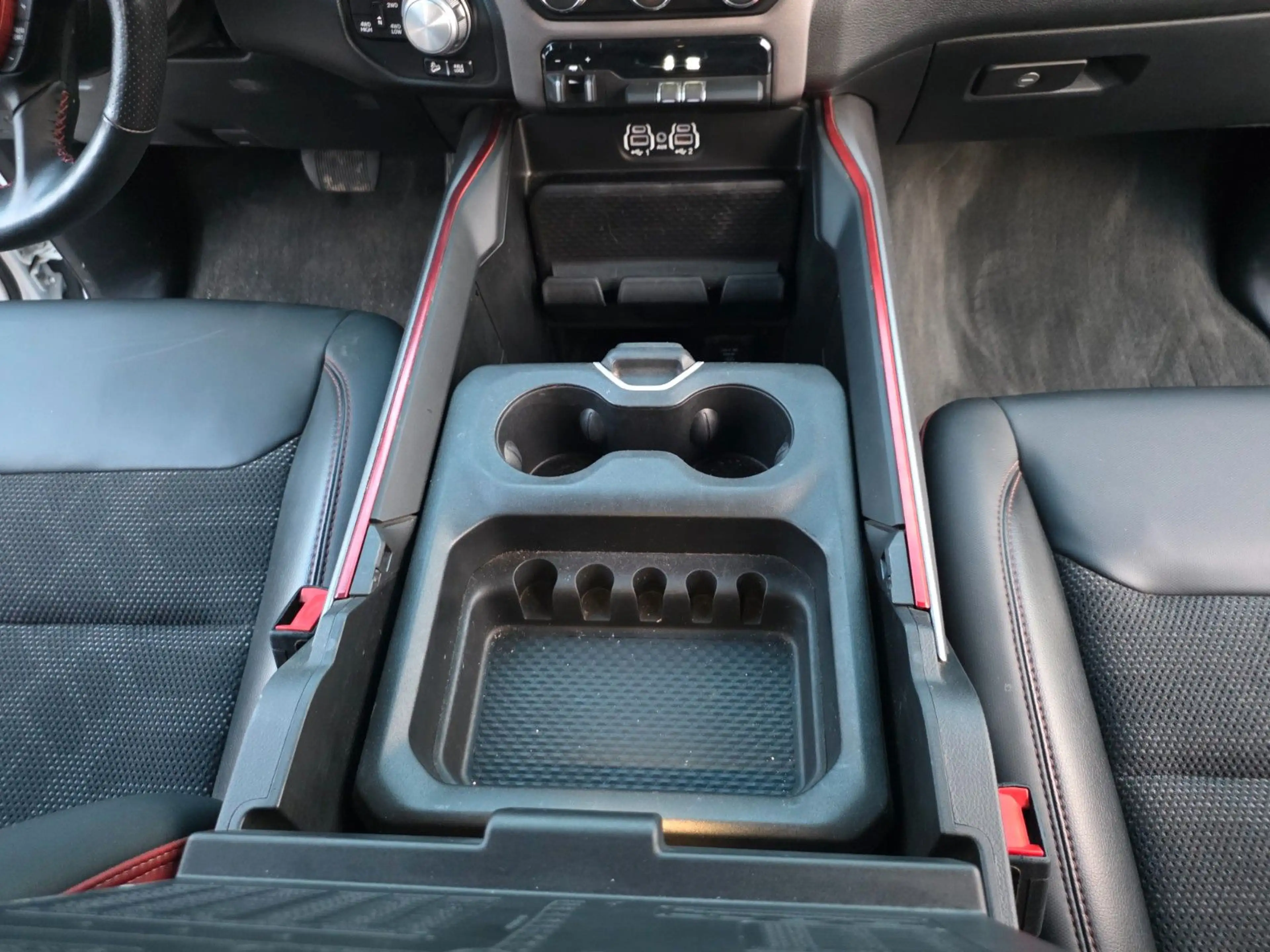 Dodge RAM Rebel 5,7 Hemi,4x4, Trailermirror,Keyless — photo 44