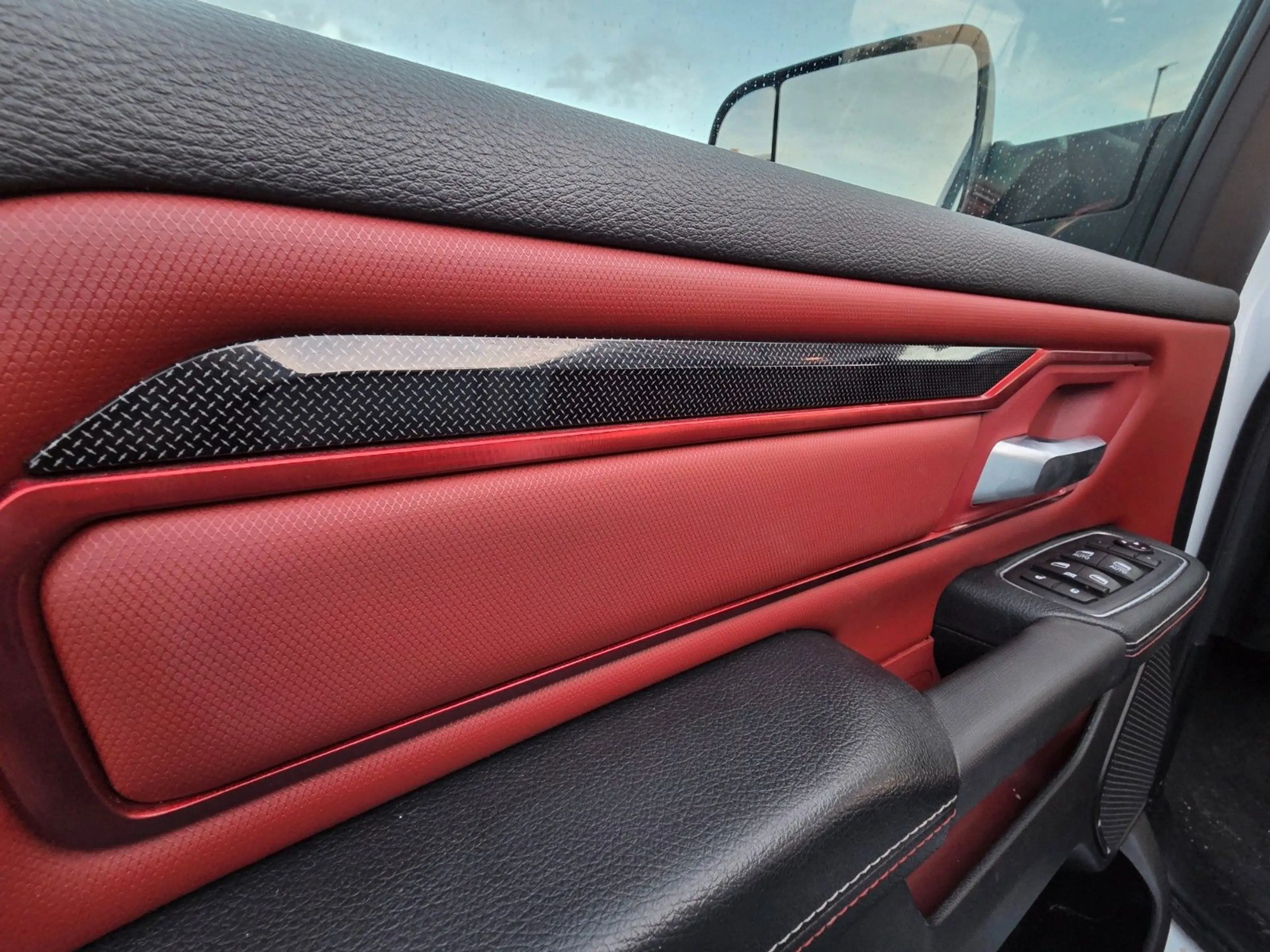 Dodge RAM Rebel 5,7 Hemi,4x4, Trailermirror,Keyless — photo 32