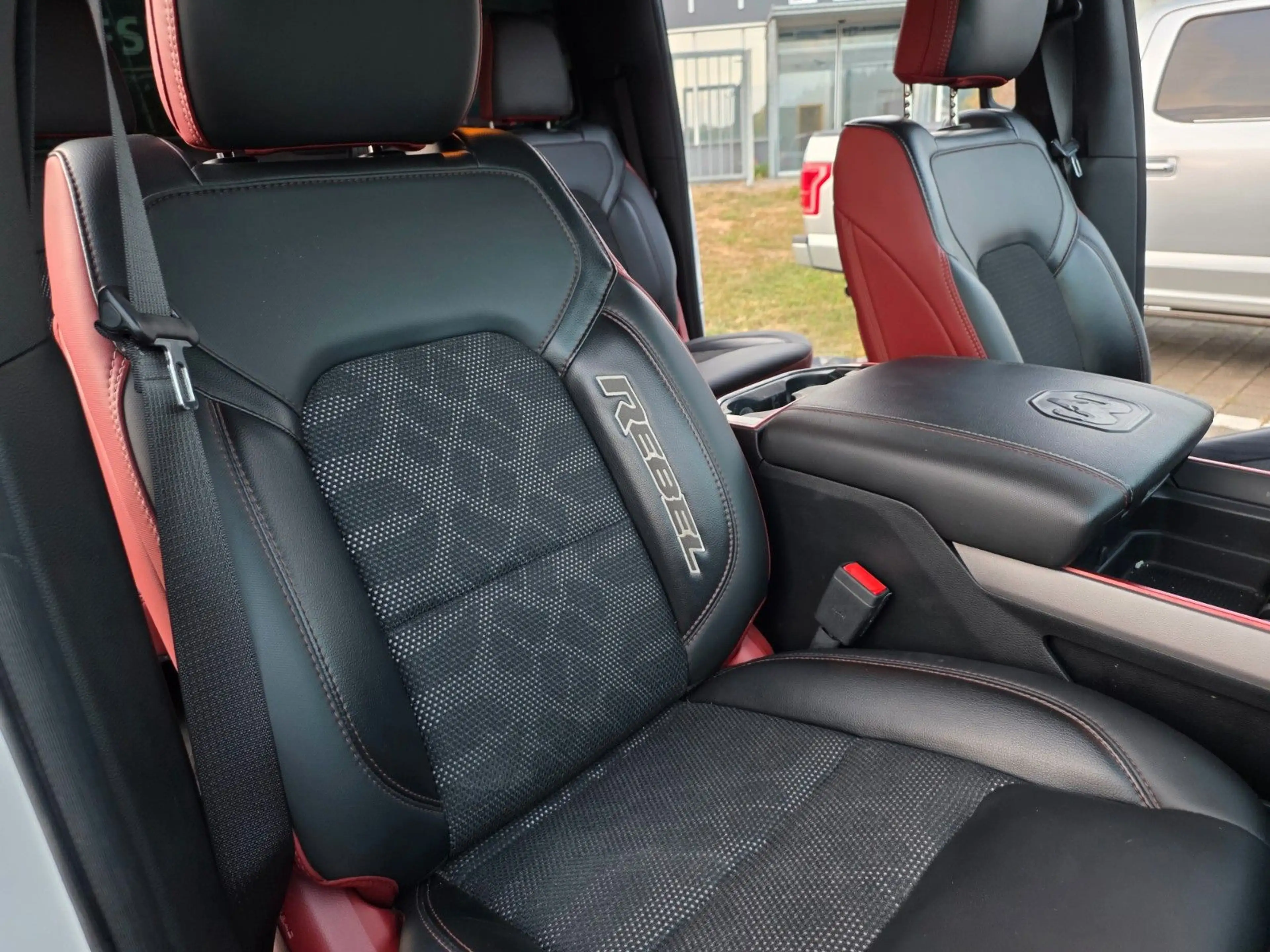 Dodge RAM Rebel 5,7 Hemi,4x4, Trailermirror,Keyless — photo 27