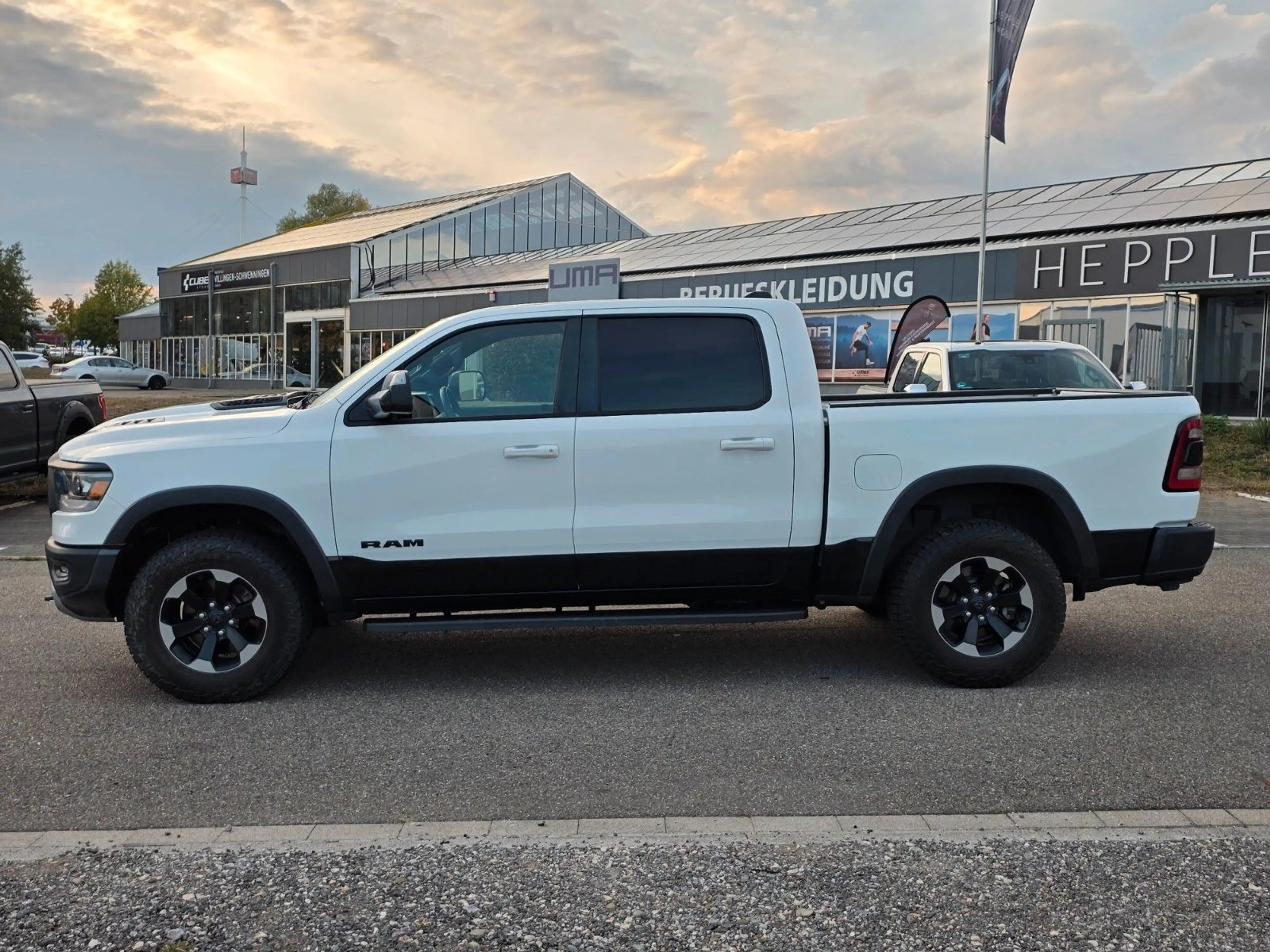 Dodge RAM Rebel 5,7 Hemi,4x4, Trailermirror,Keyless — photo 8
