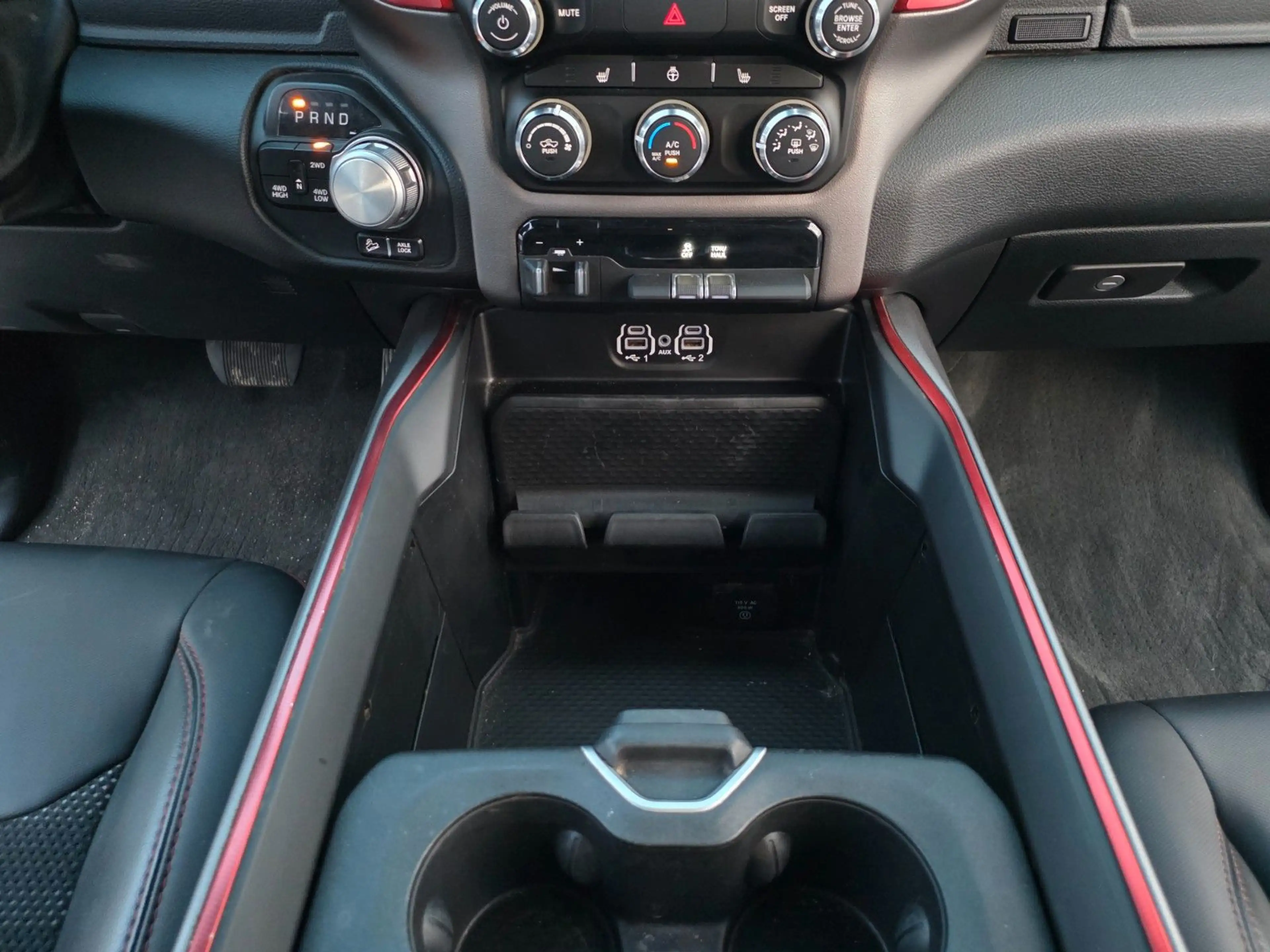 Dodge RAM Rebel 5,7 Hemi,4x4, Trailermirror,Keyless — photo 45