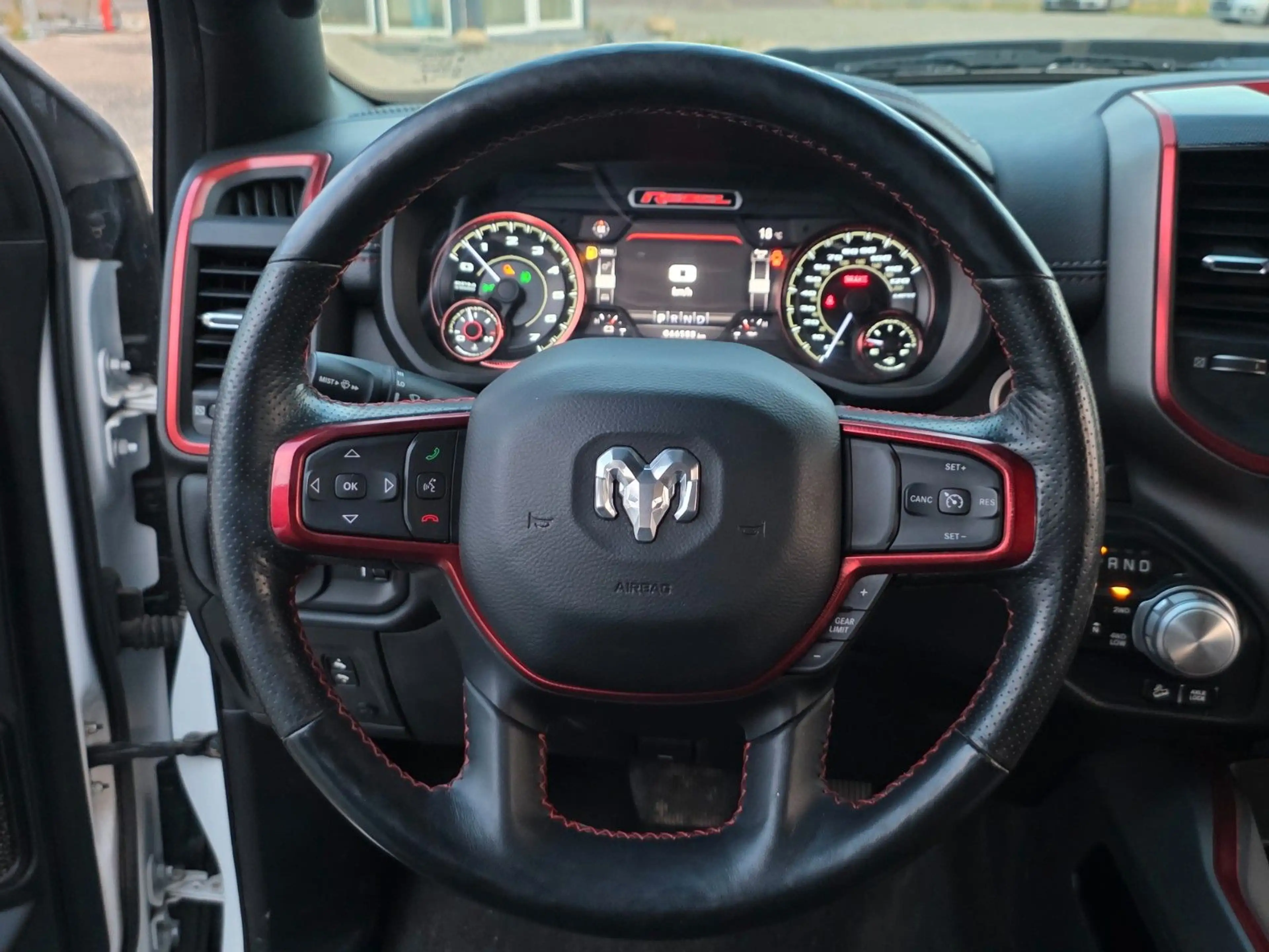 Dodge RAM Rebel 5,7 Hemi,4x4, Trailermirror,Keyless — photo 40