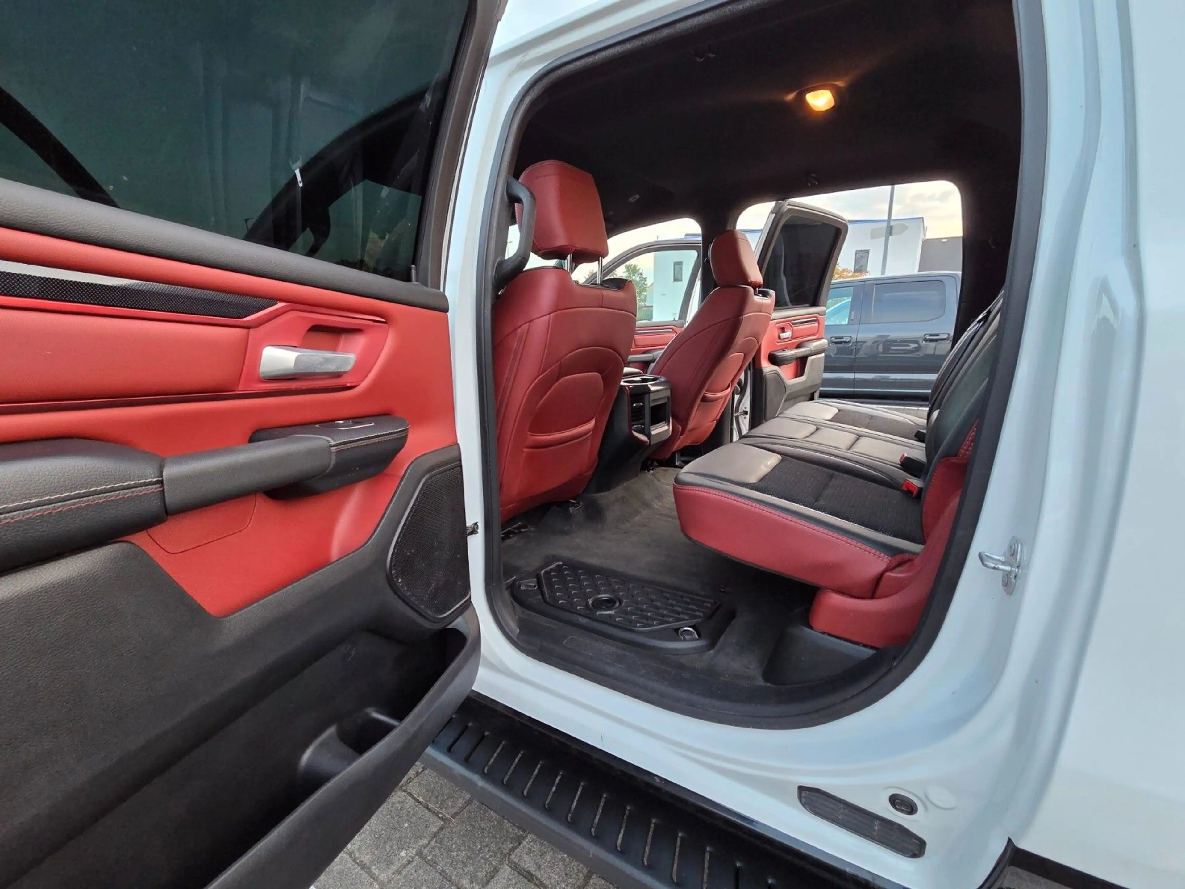 Dodge RAM Rebel 5,7 Hemi,4x4, Trailermirror,Keyless — photo 33