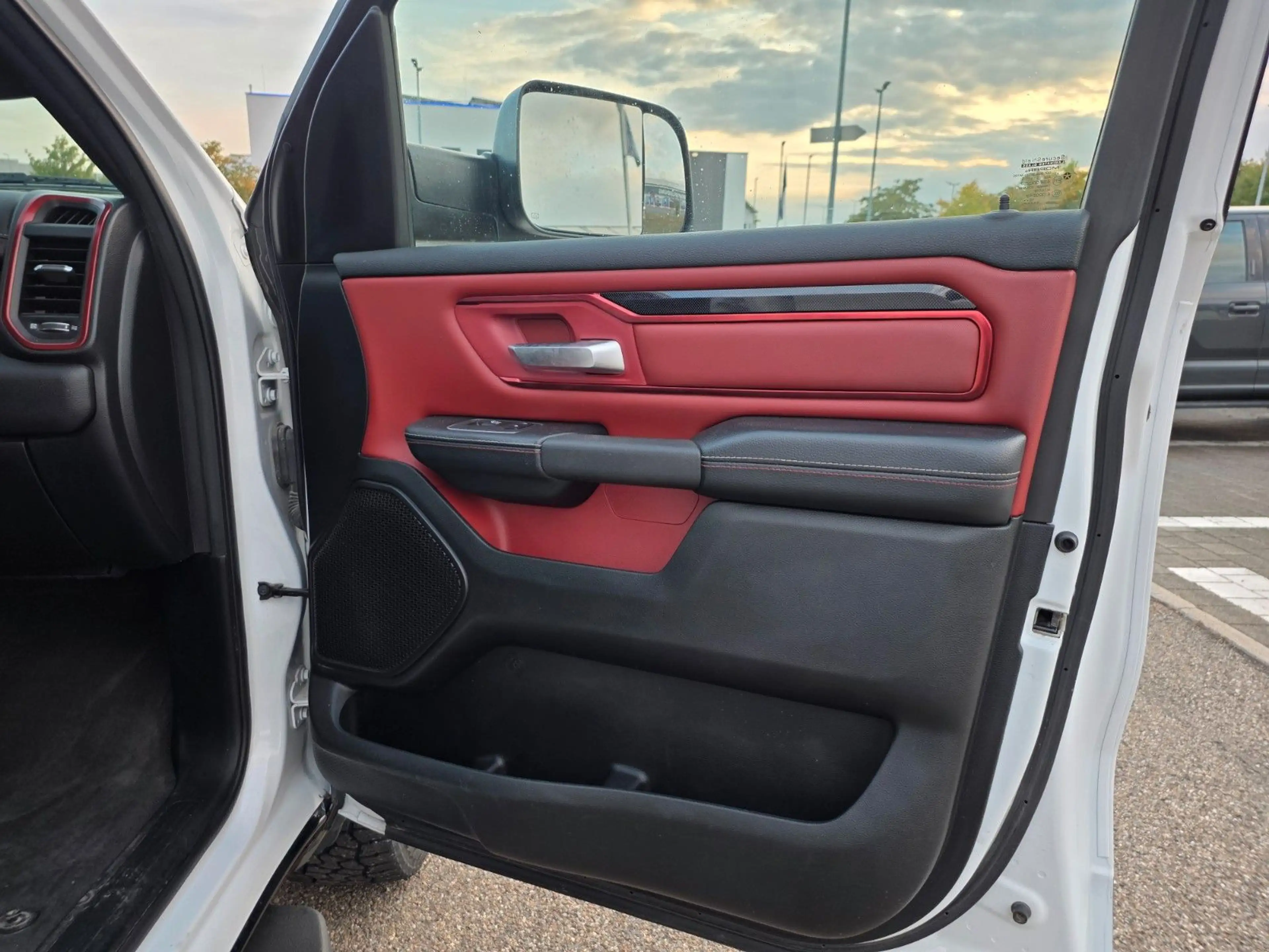 Dodge RAM Rebel 5,7 Hemi,4x4, Trailermirror,Keyless — photo 16