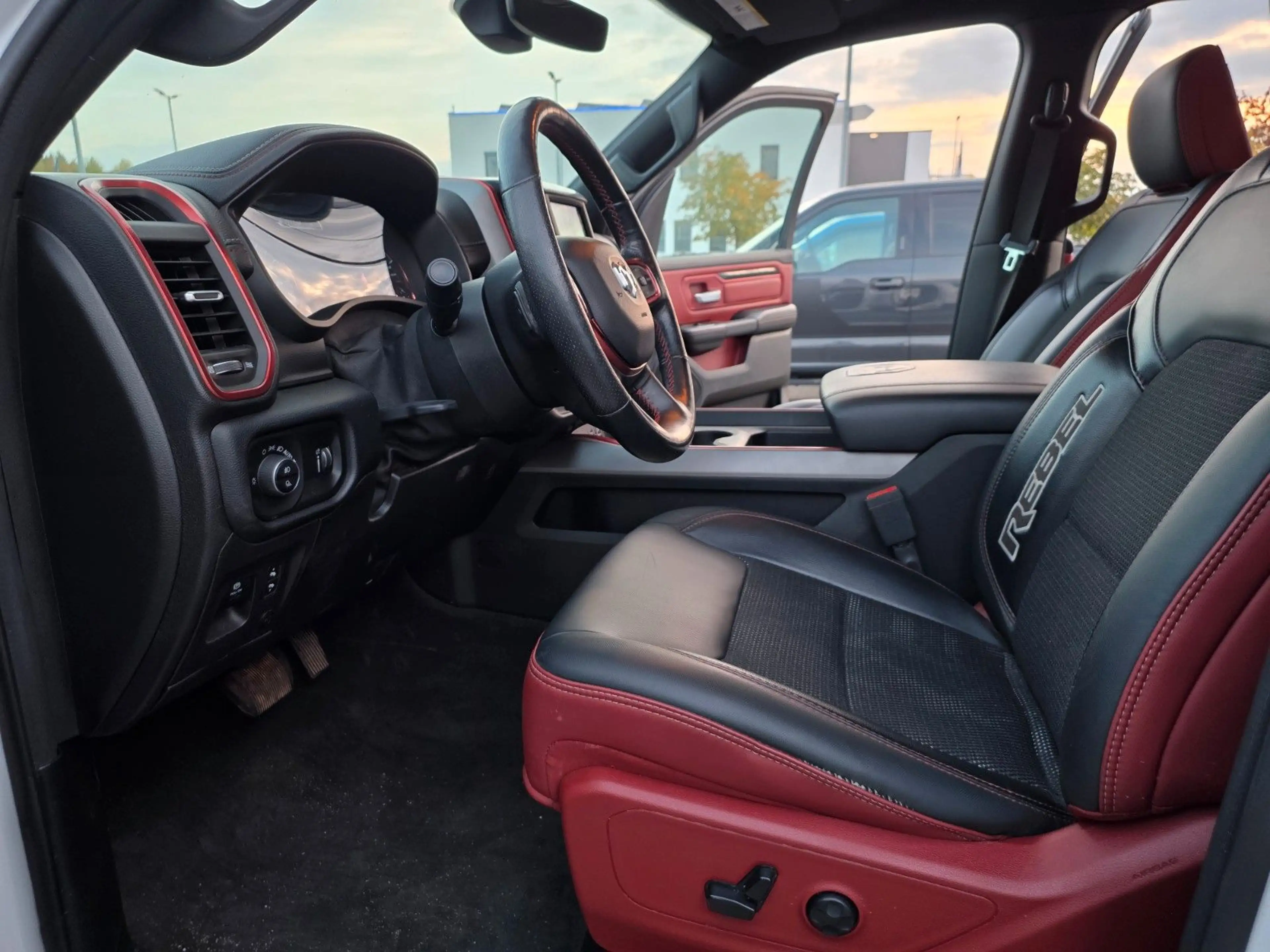 Dodge RAM Rebel 5,7 Hemi,4x4, Trailermirror,Keyless — photo 28