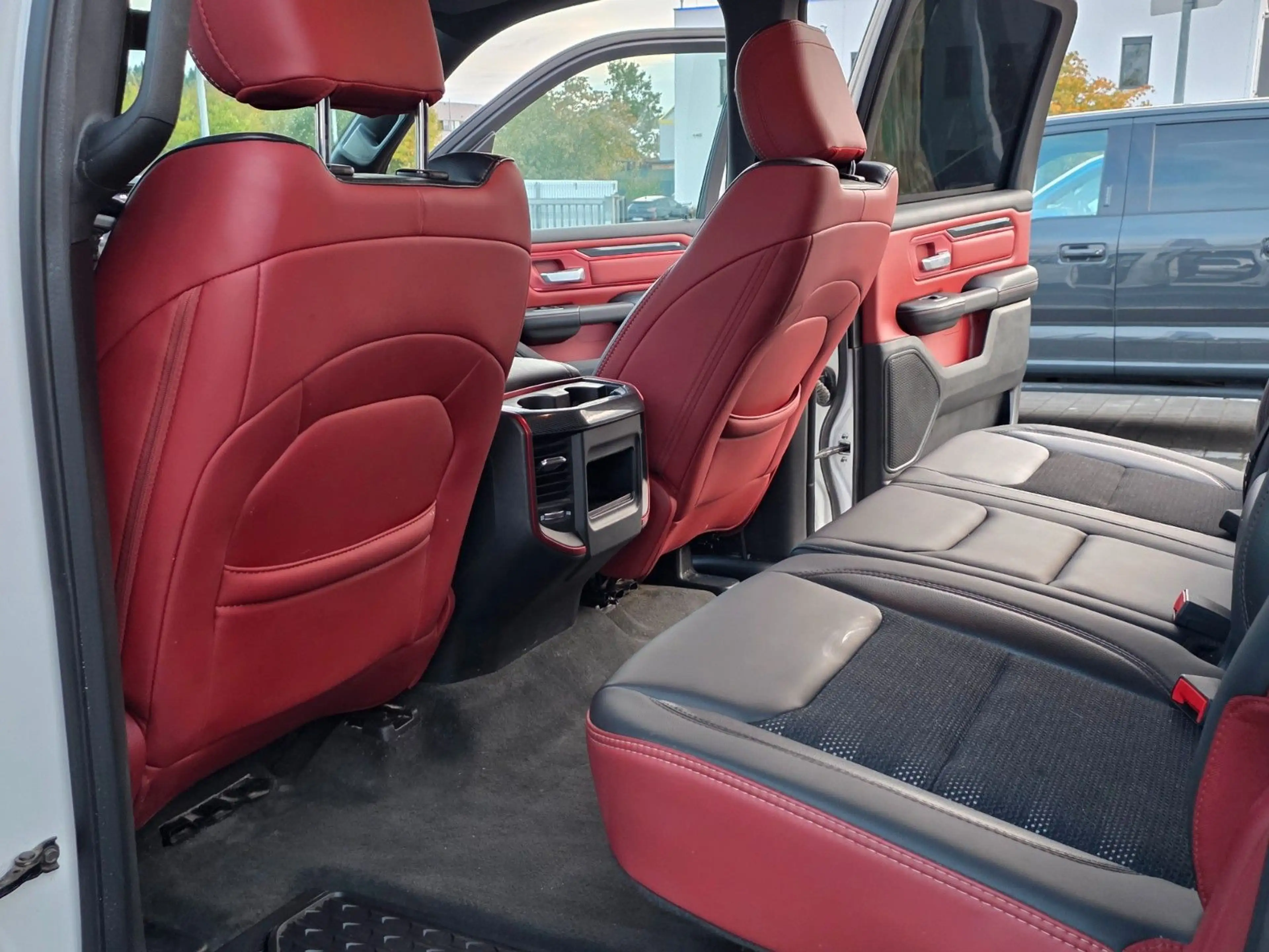 Dodge RAM Rebel 5,7 Hemi,4x4, Trailermirror,Keyless — photo 34