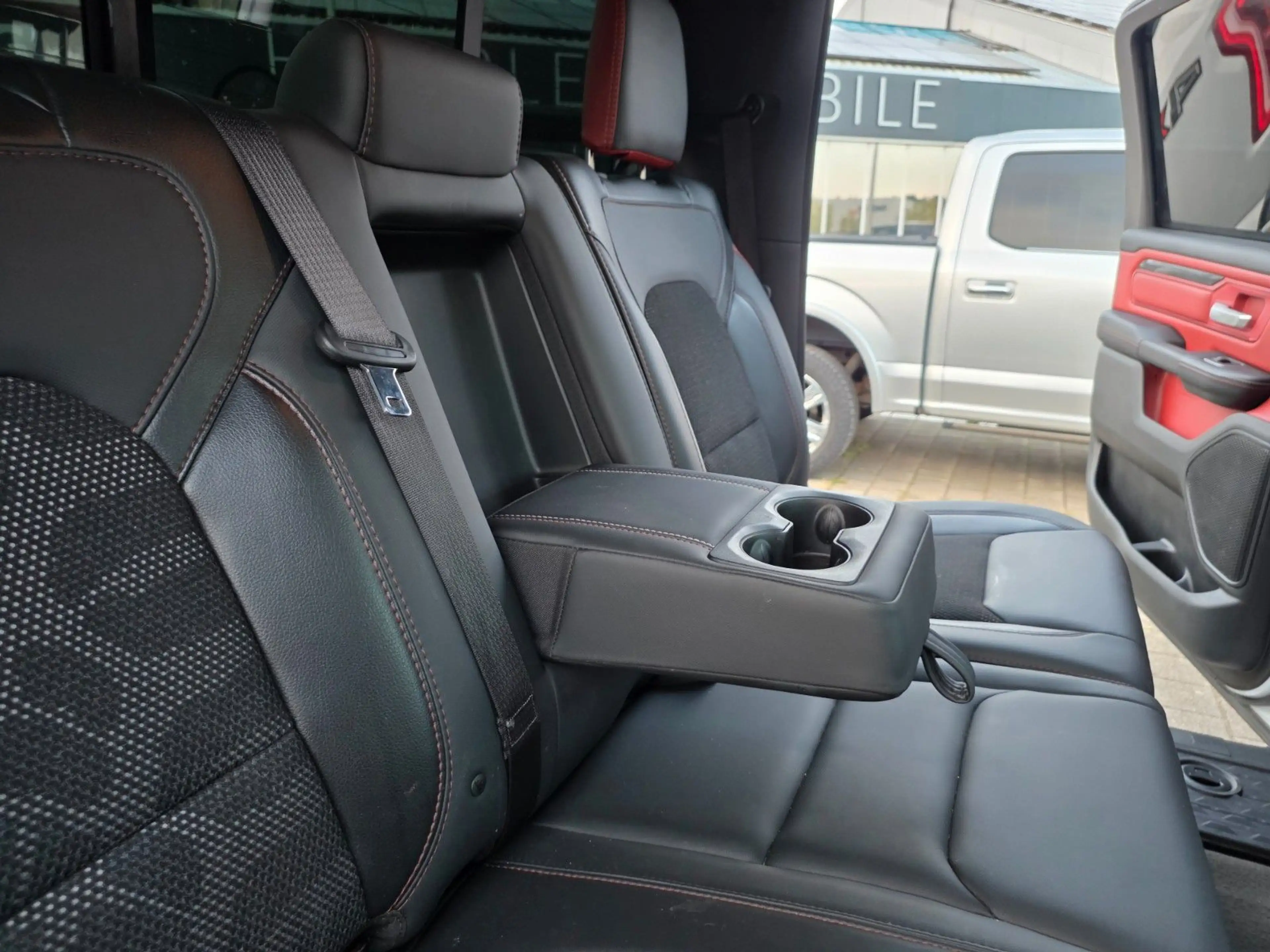 Dodge RAM Rebel 5,7 Hemi,4x4, Trailermirror,Keyless — photo 23