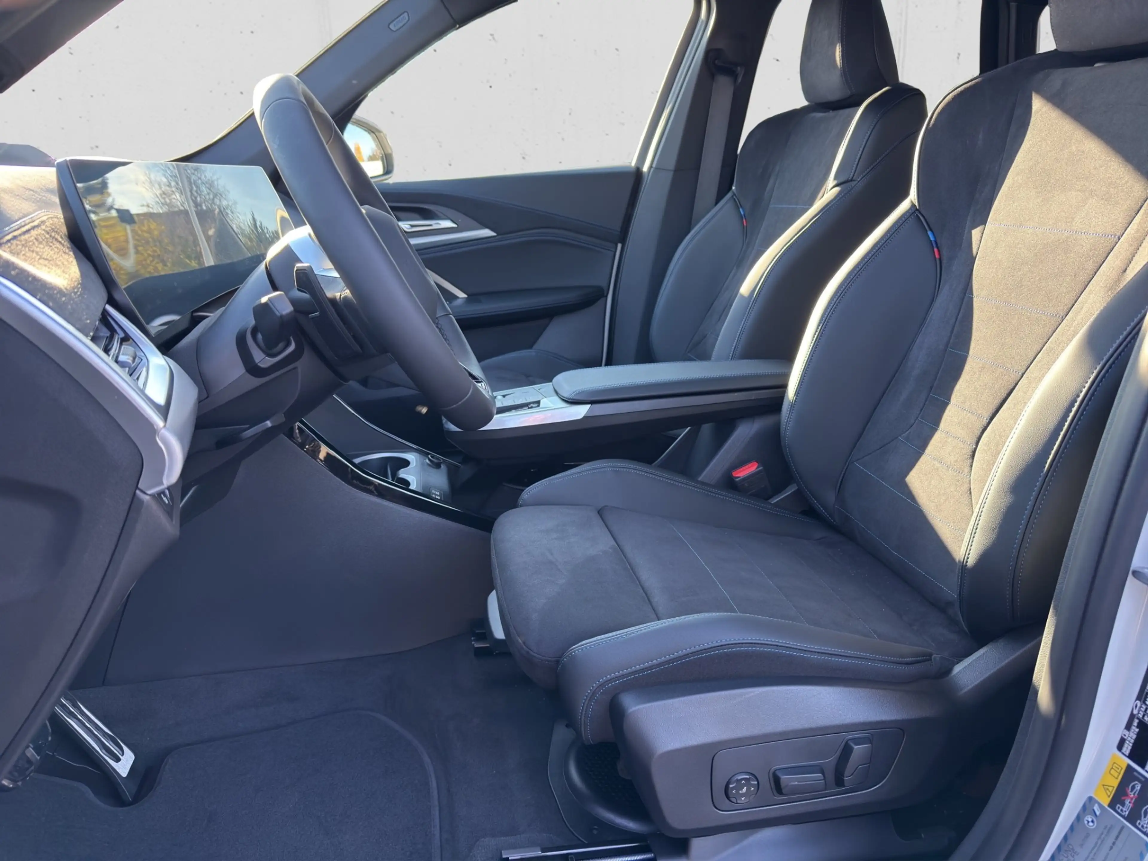 BMW iX1 eDrive20 — photo 8