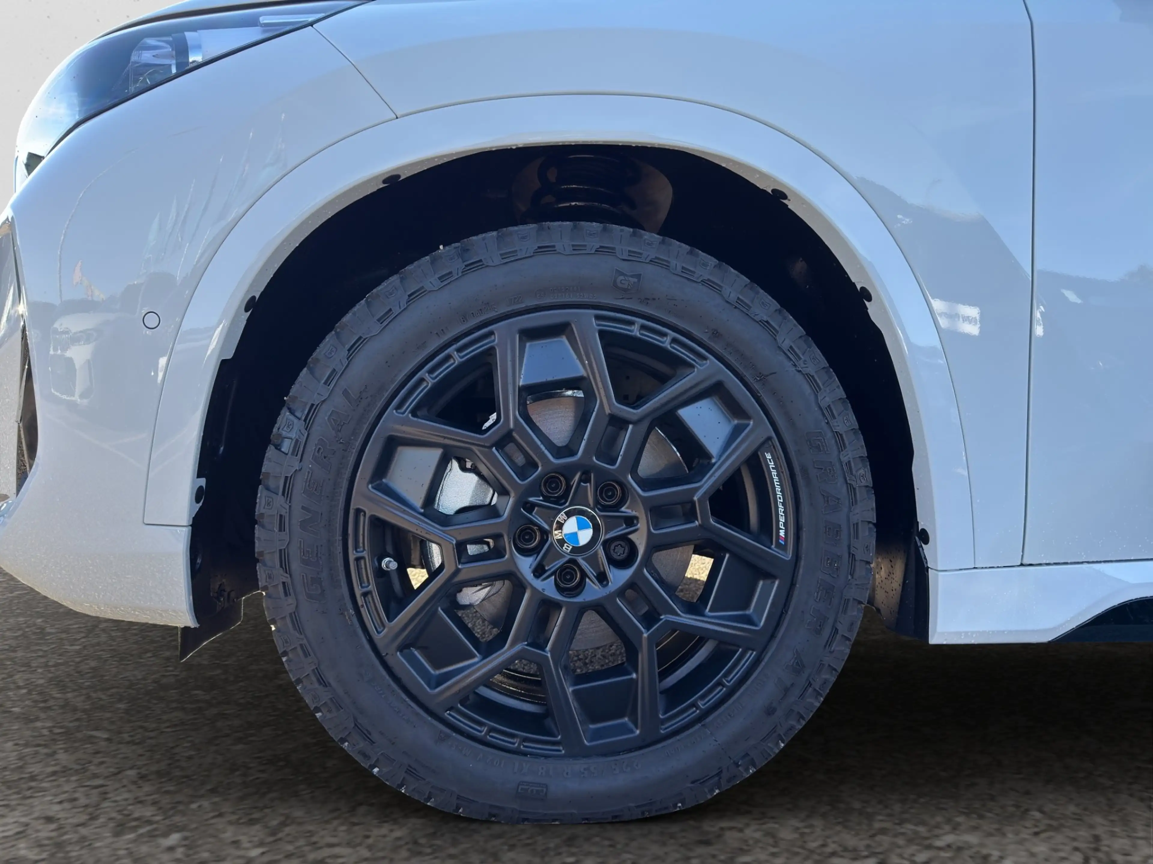 BMW iX1 eDrive20 — photo 7