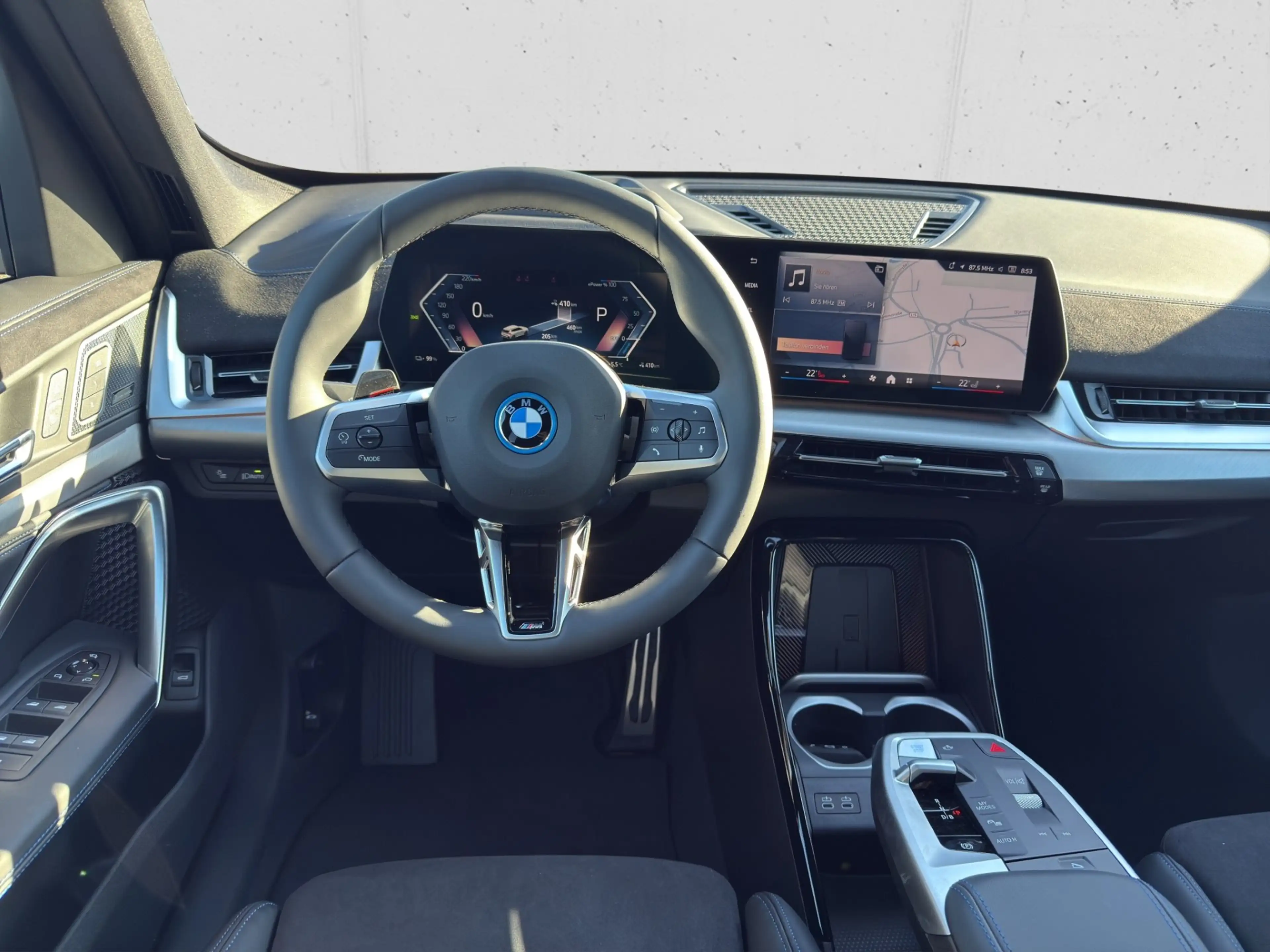 BMW iX1 eDrive20 — photo 10