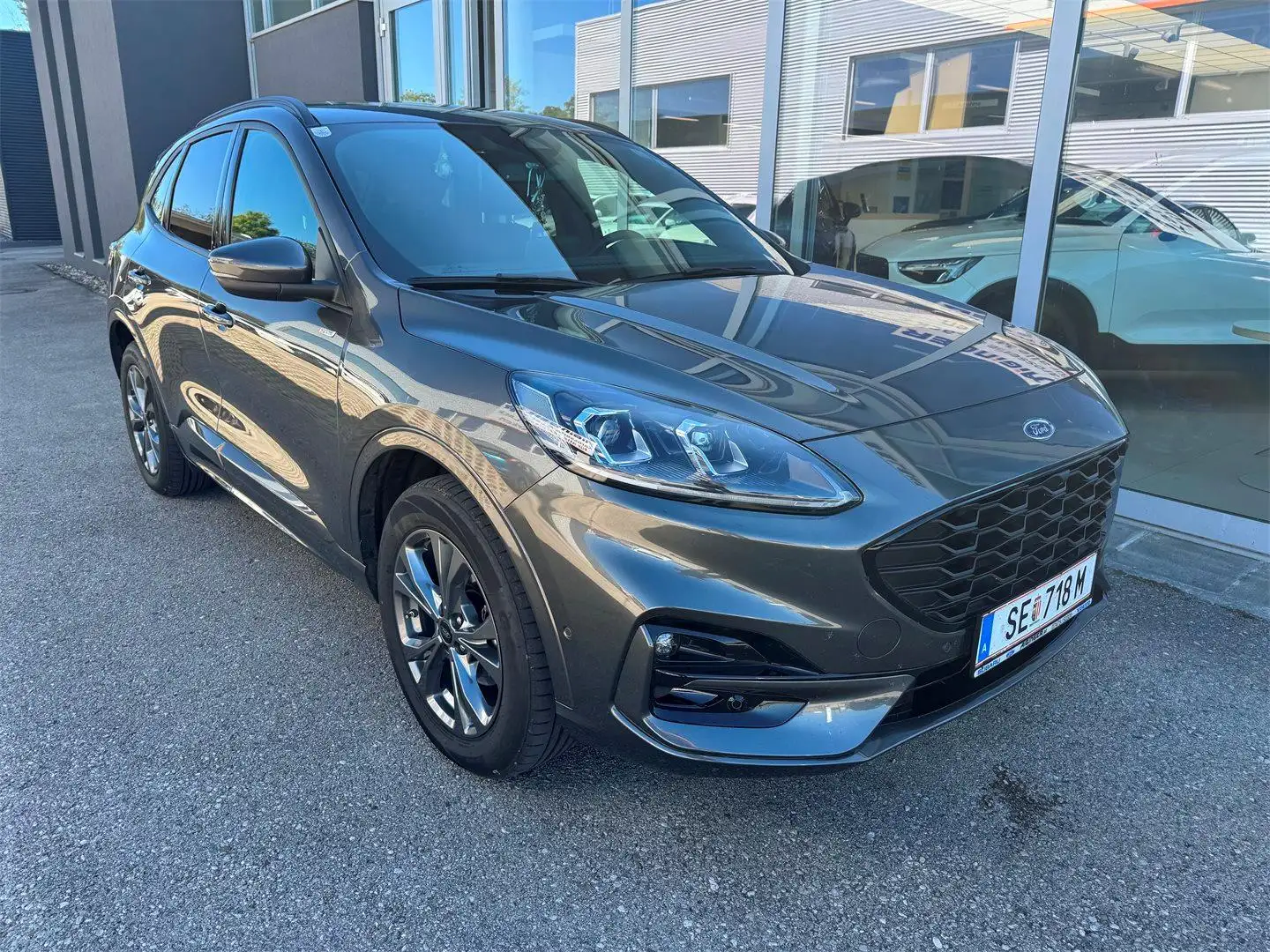 Ford Kuga 2,5 Duratec PHEV ST-Line X Grau - 1