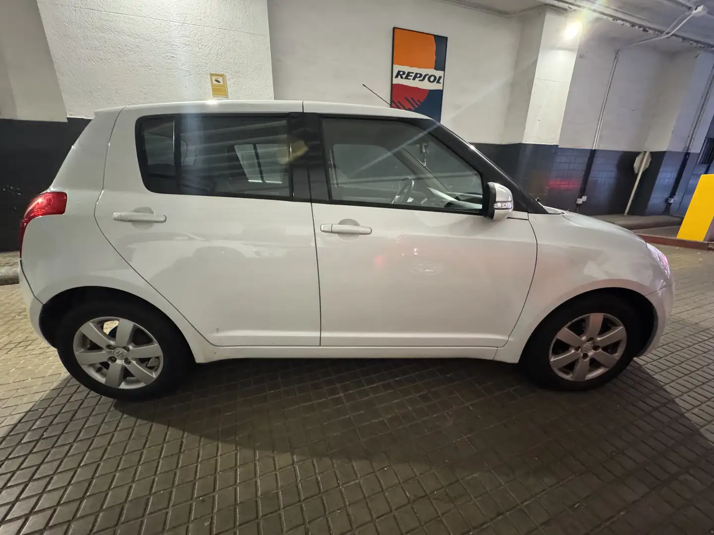 Suzuki Swift 1.3 GLX - 2
