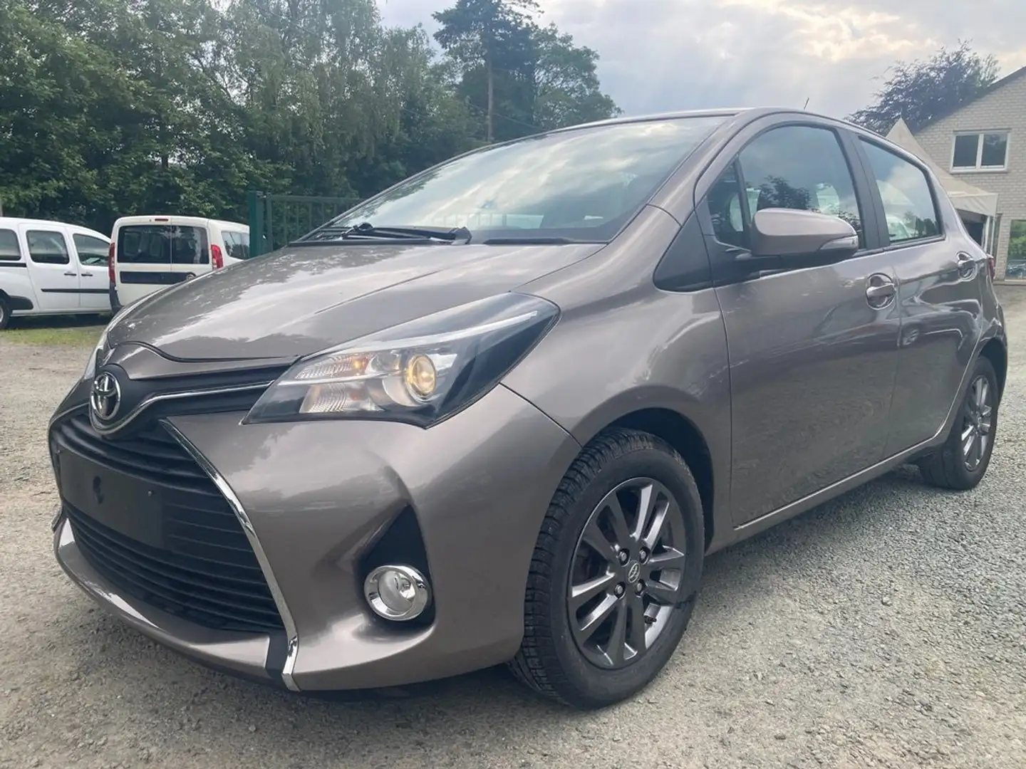 Toyota Yaris 1.329cc - 99cv/pk - AUTOMATIC - 49.000 km Bronze - 1
