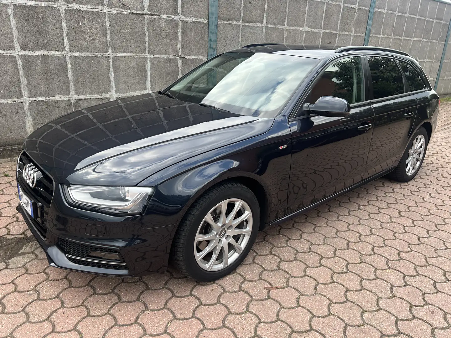 Audi A4 Avant 2.0 tdi Edition quattro 177cv s-tronic Blau - 1