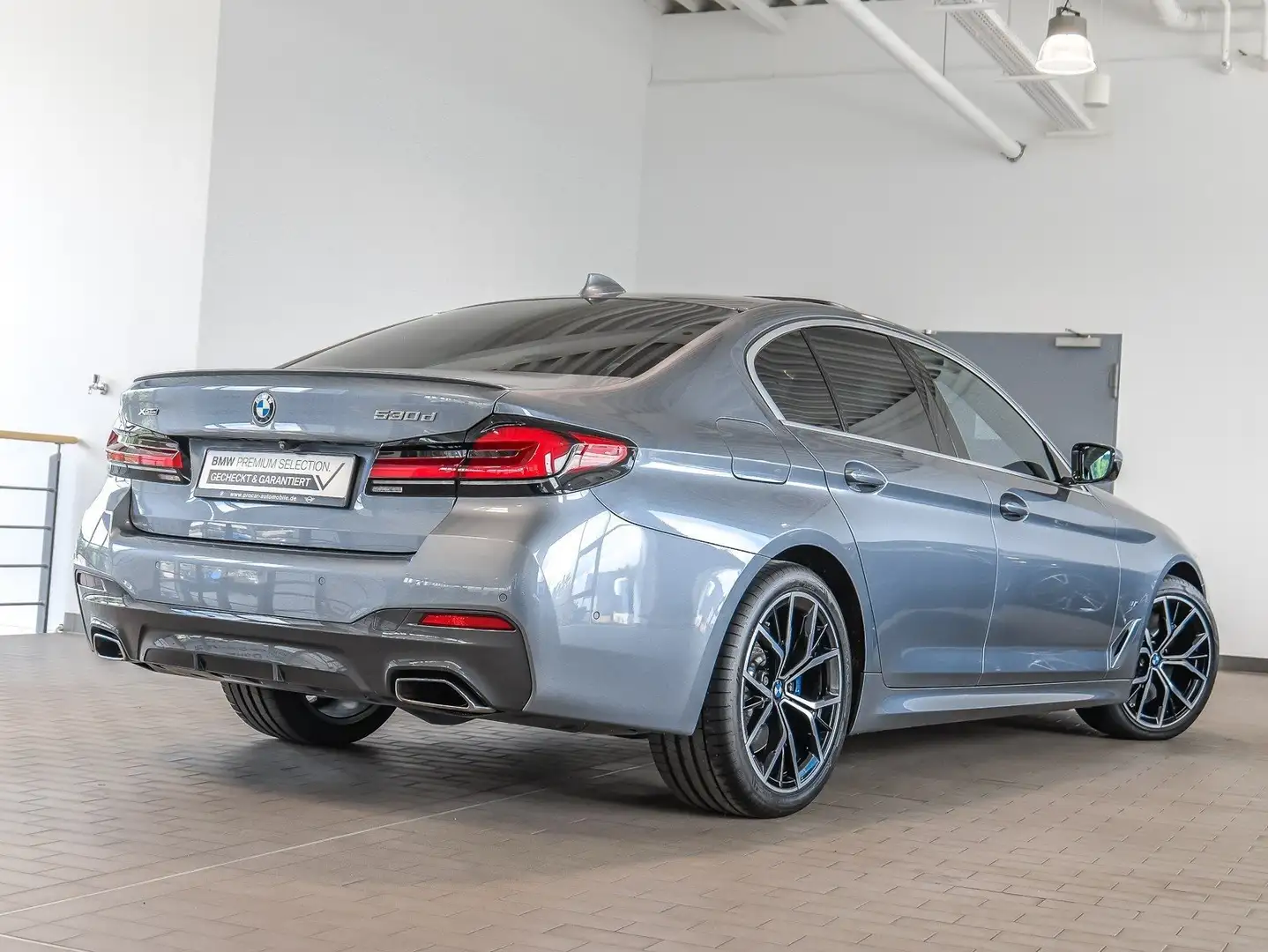 BMW 530 d xDrive M-Sport HeadUp Glasdach Laser RFK Blau - 2