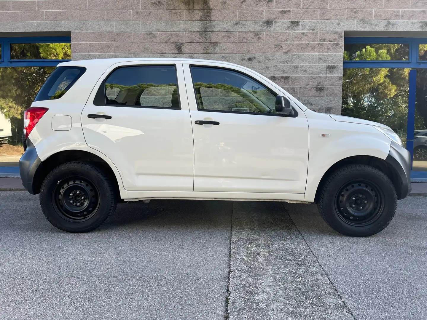 Daihatsu Terios 1.3 86CV SX 4X4 5 P CLIMA RADIO CD GANCIO TRAINO Blanc - 2