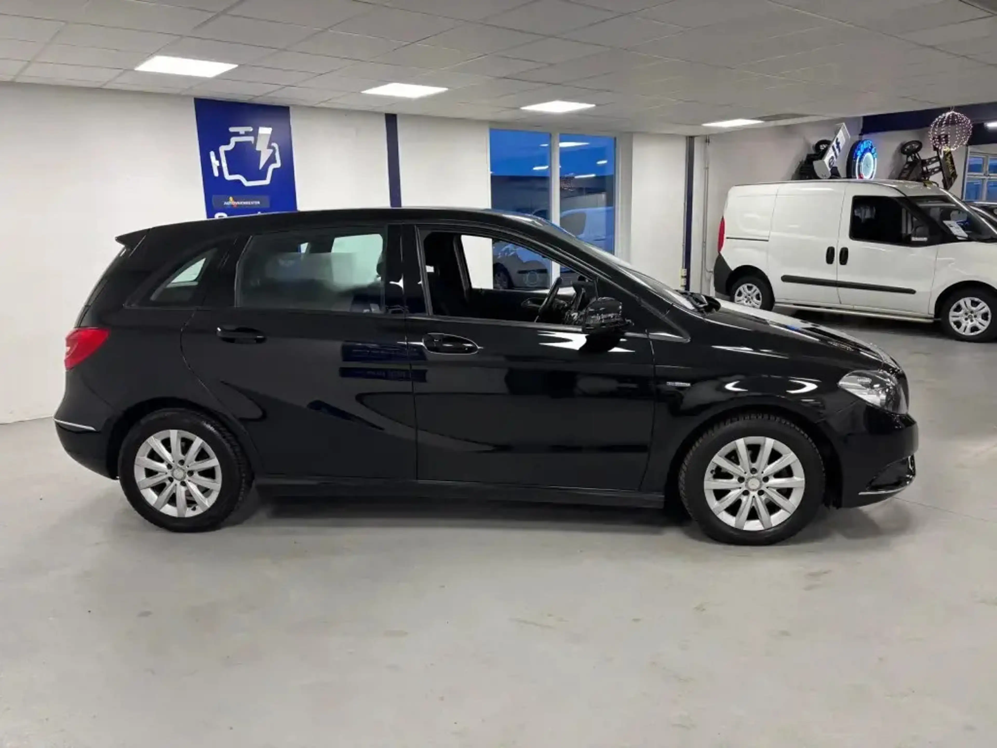 Mercedes-Benz B 180 — photo 4
