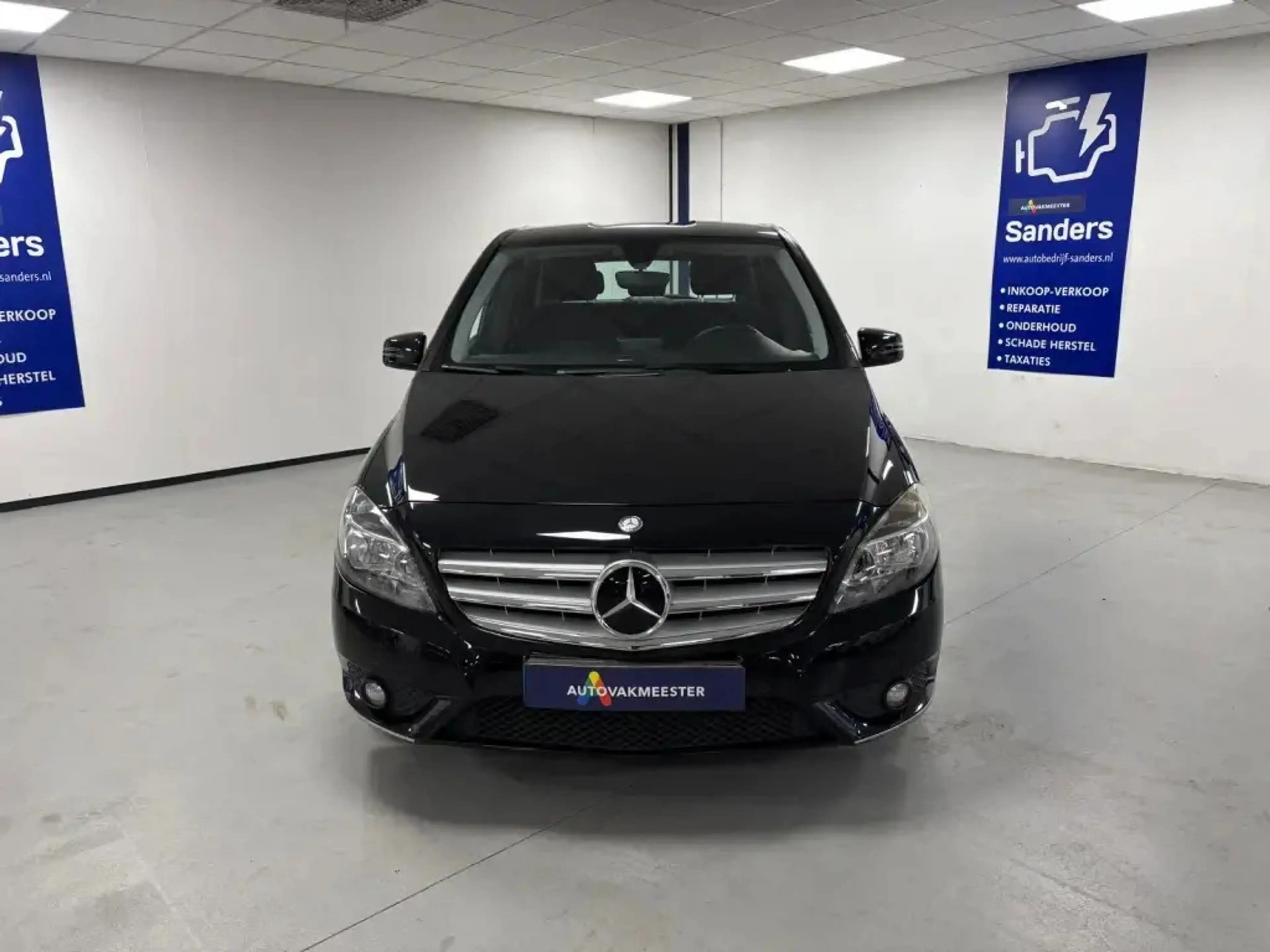 Mercedes-Benz B 180 — photo 2