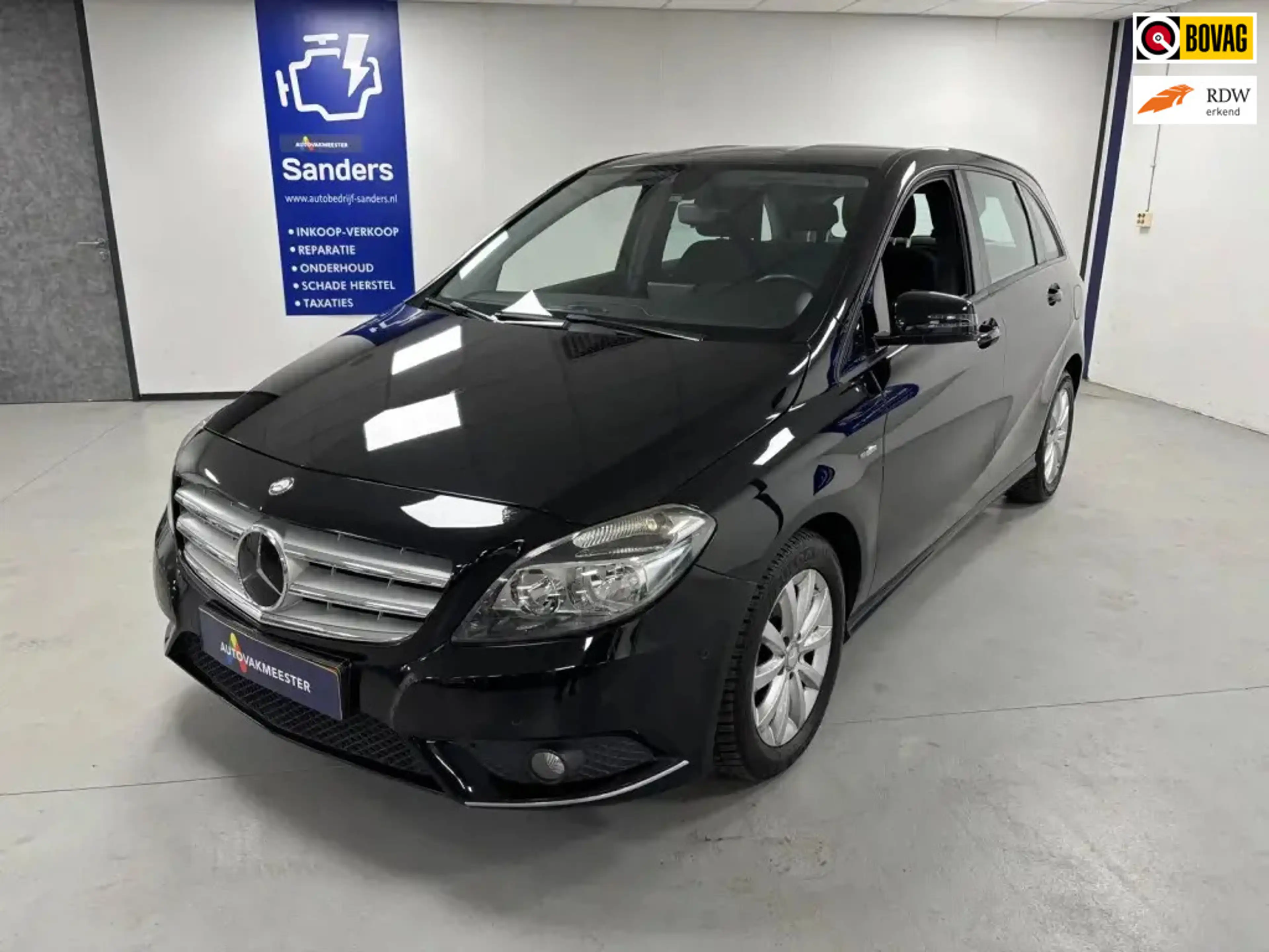 Mercedes-Benz B 180