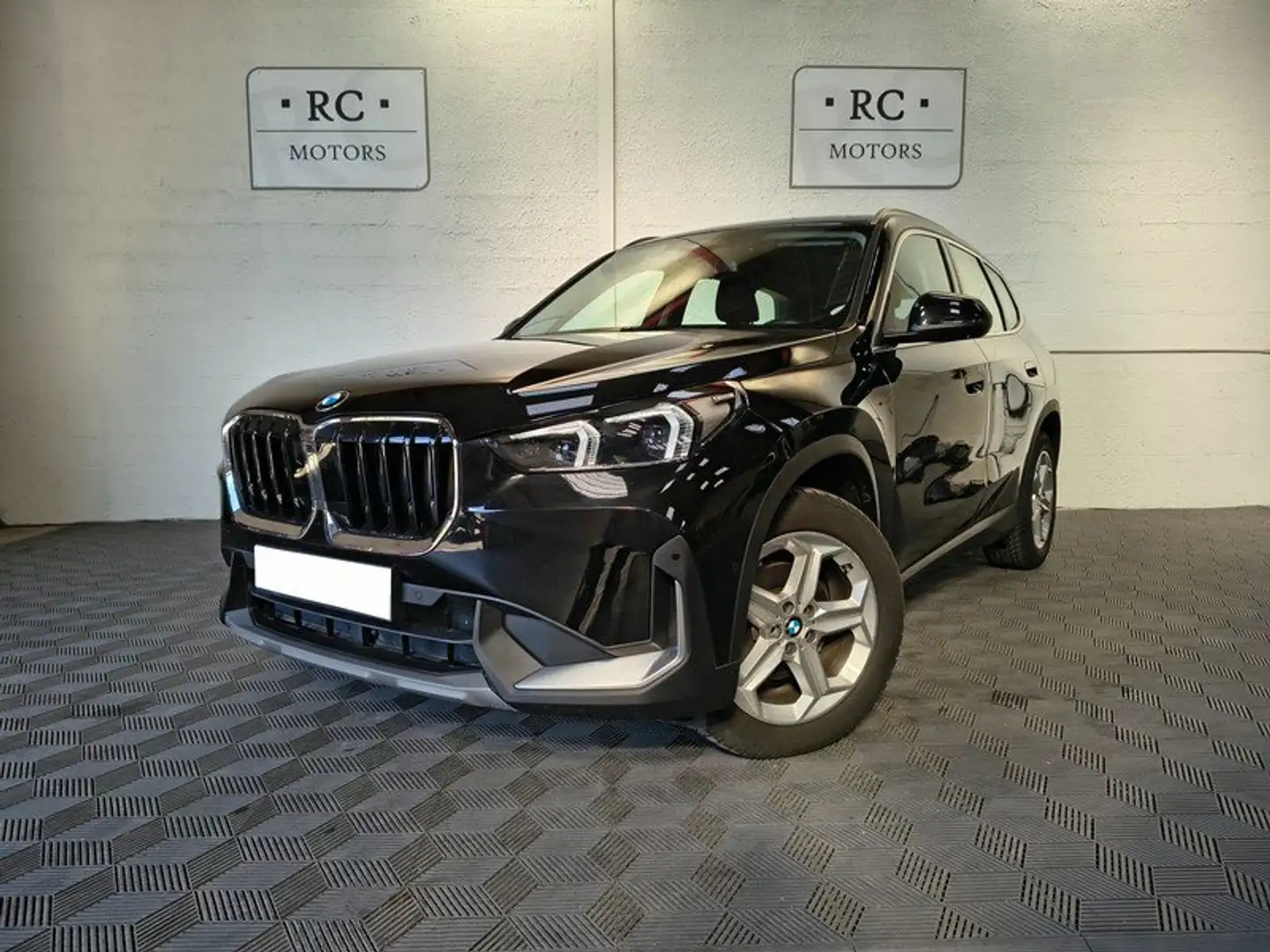 BMW X1 X1 sDrive 18i Business Design Noir - 1